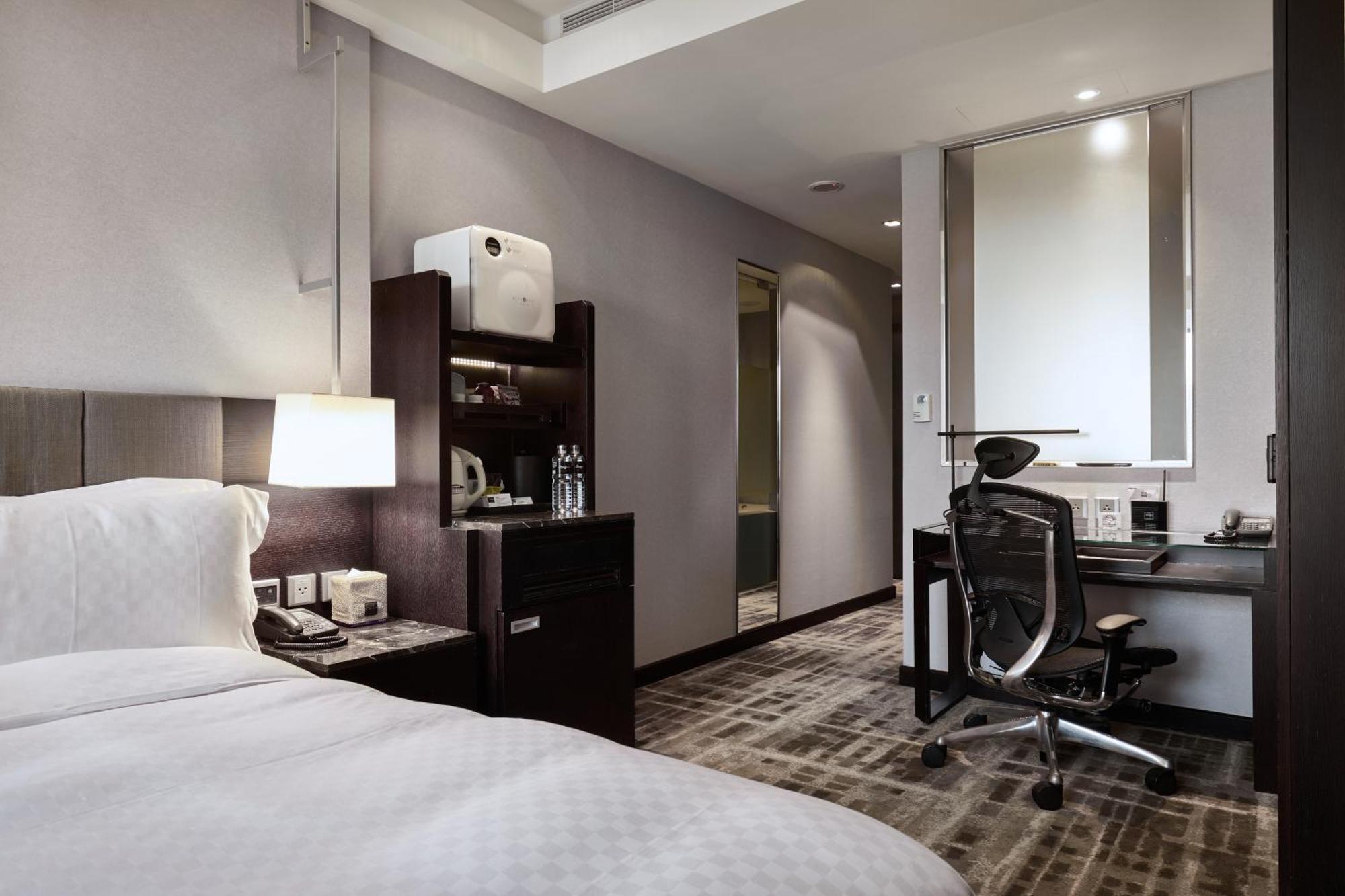 Premium King Room