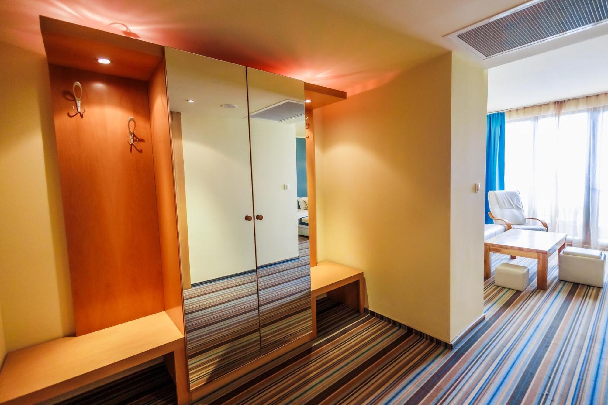 King Studio with Spa Bath