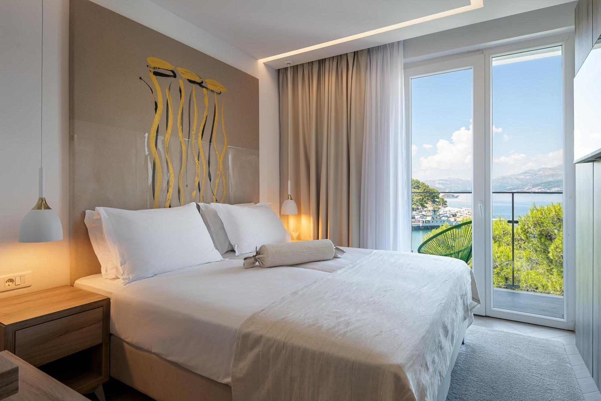 Classic Room with Balcony and Partial Sea View,1553167735:JPEG