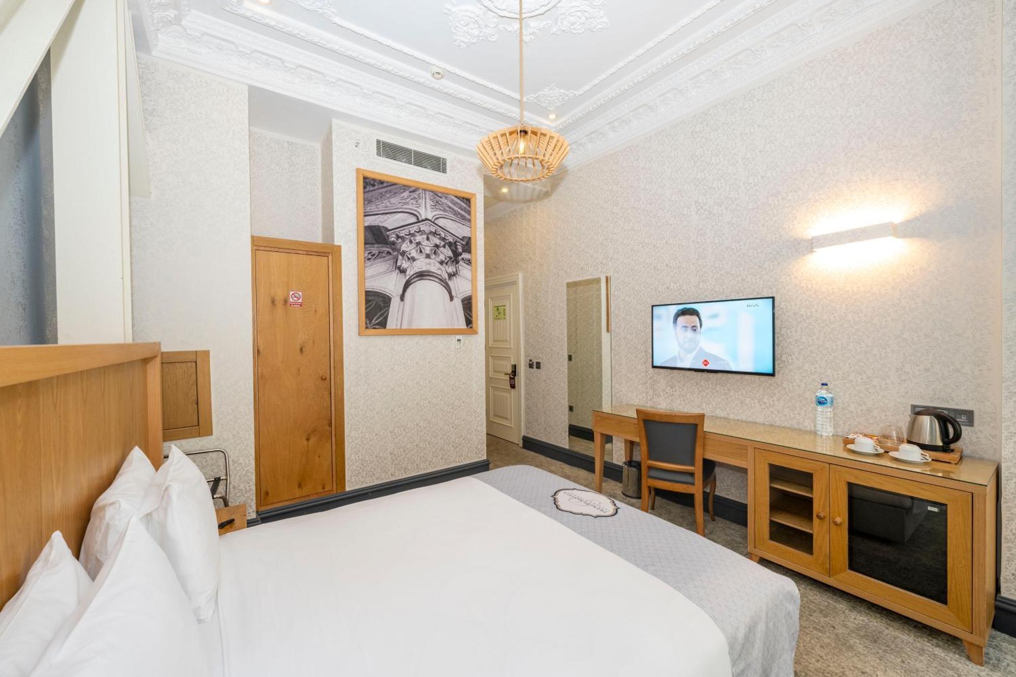 Superior Room with Balcony,1553171374:JPEG