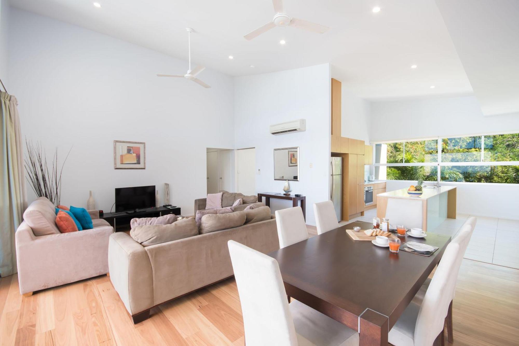 1 Bedroom Top Floor Penthouse with Hot Tub