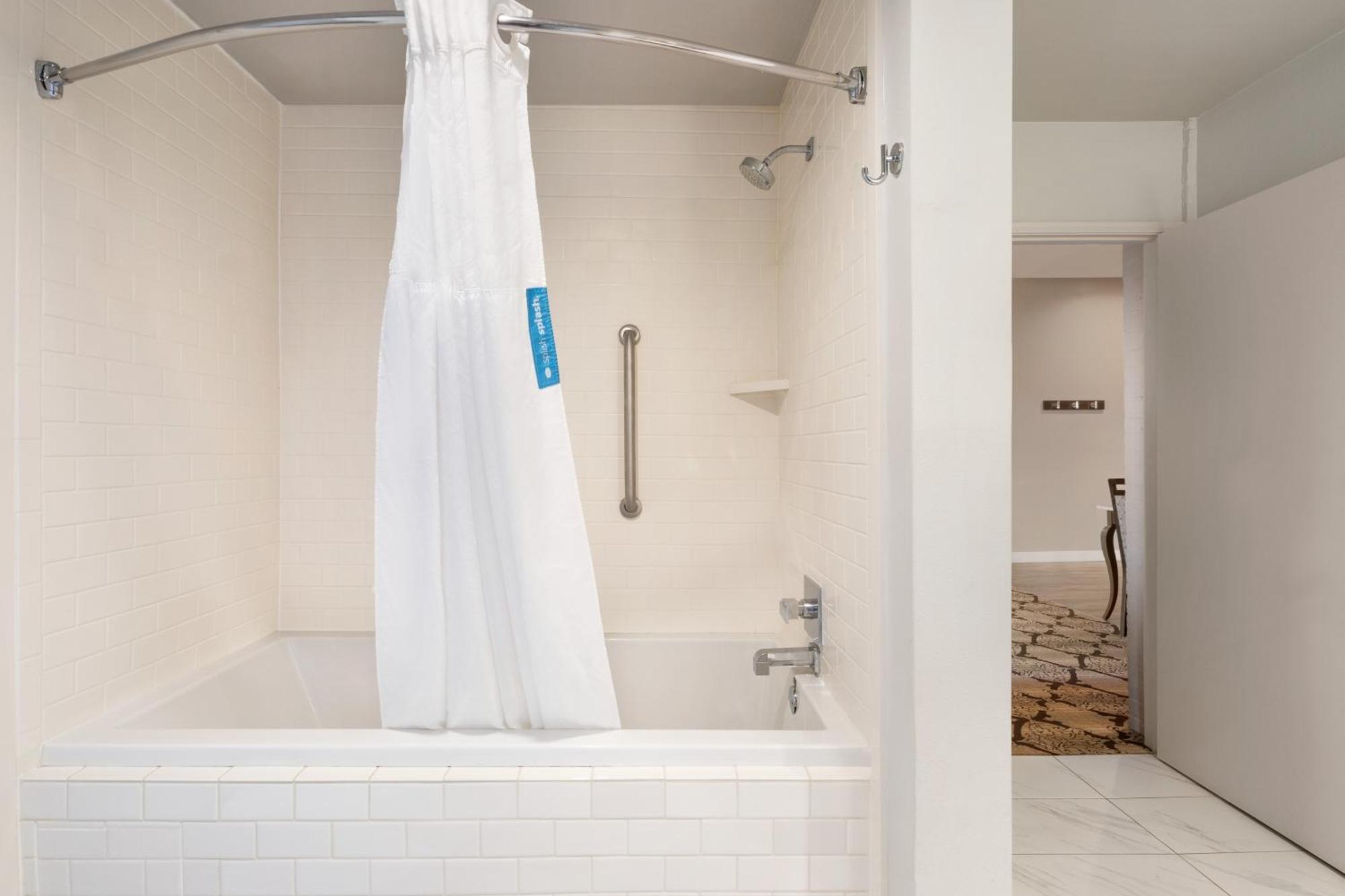 Suite con bañera de hidromasaje - 1 cama extragrande - No fumadores