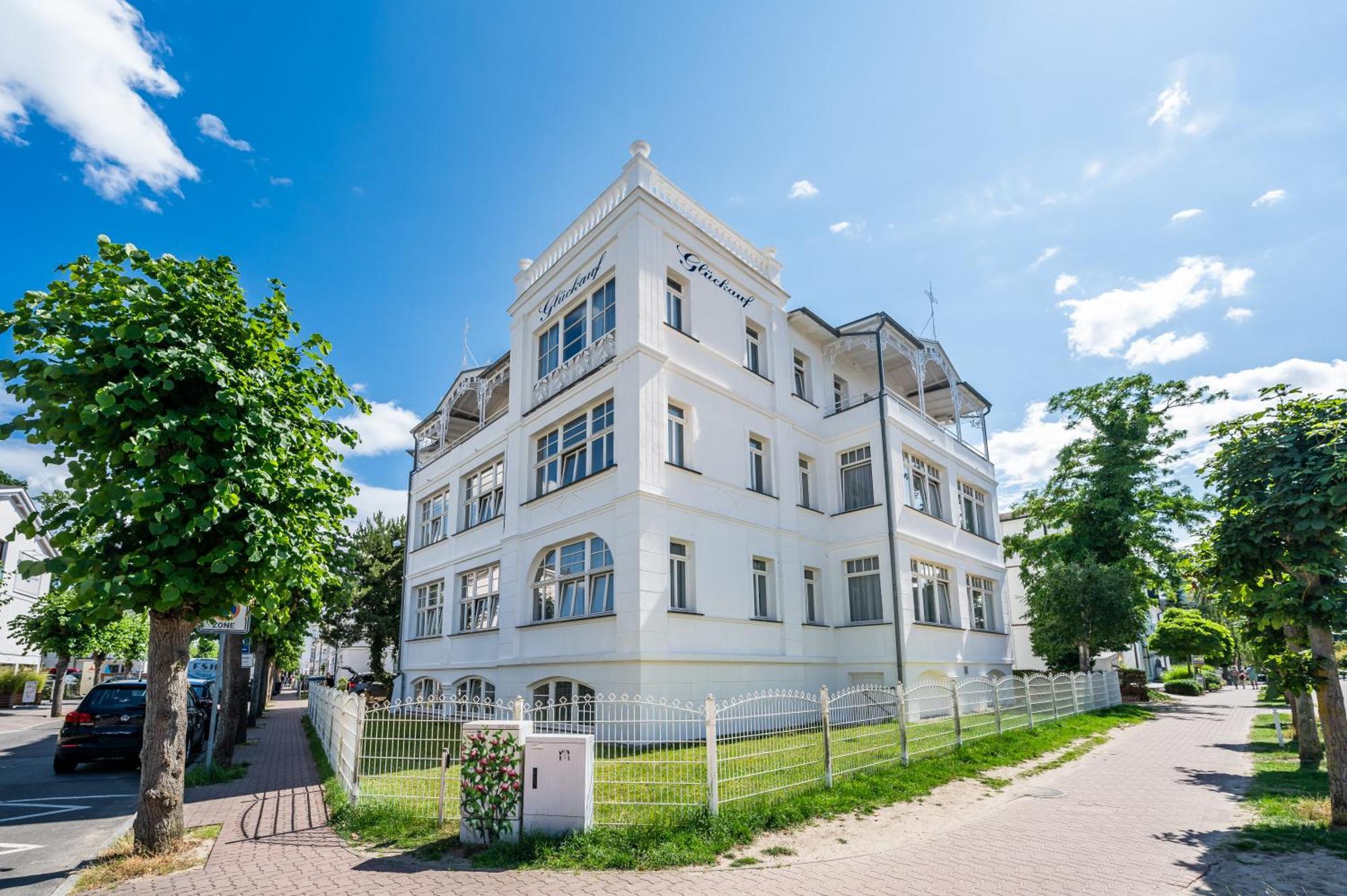 Deluxe Familiensuite mit Balkon und Meerblick