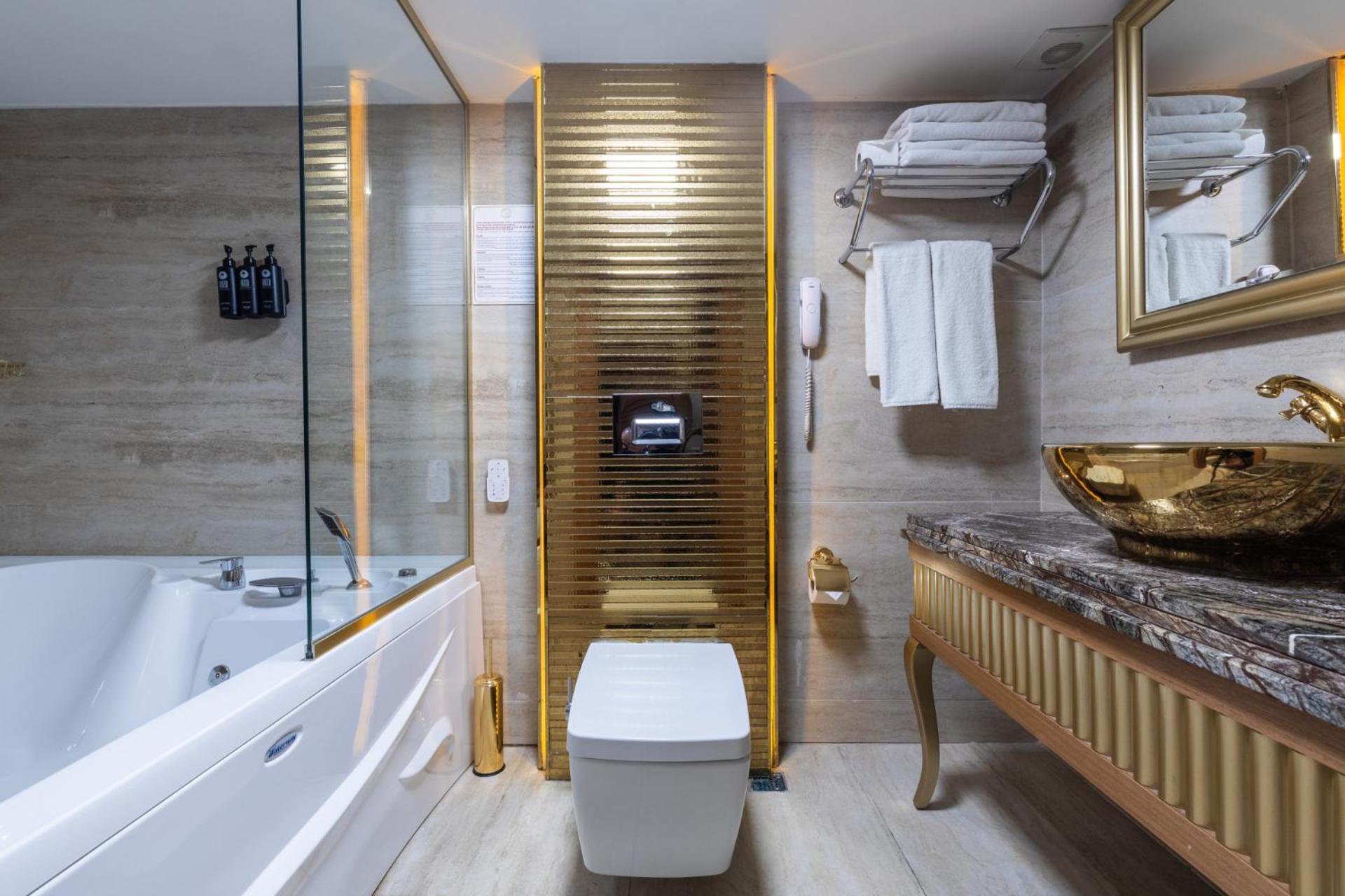Duplex Suite Jetted Tub Basement Floor