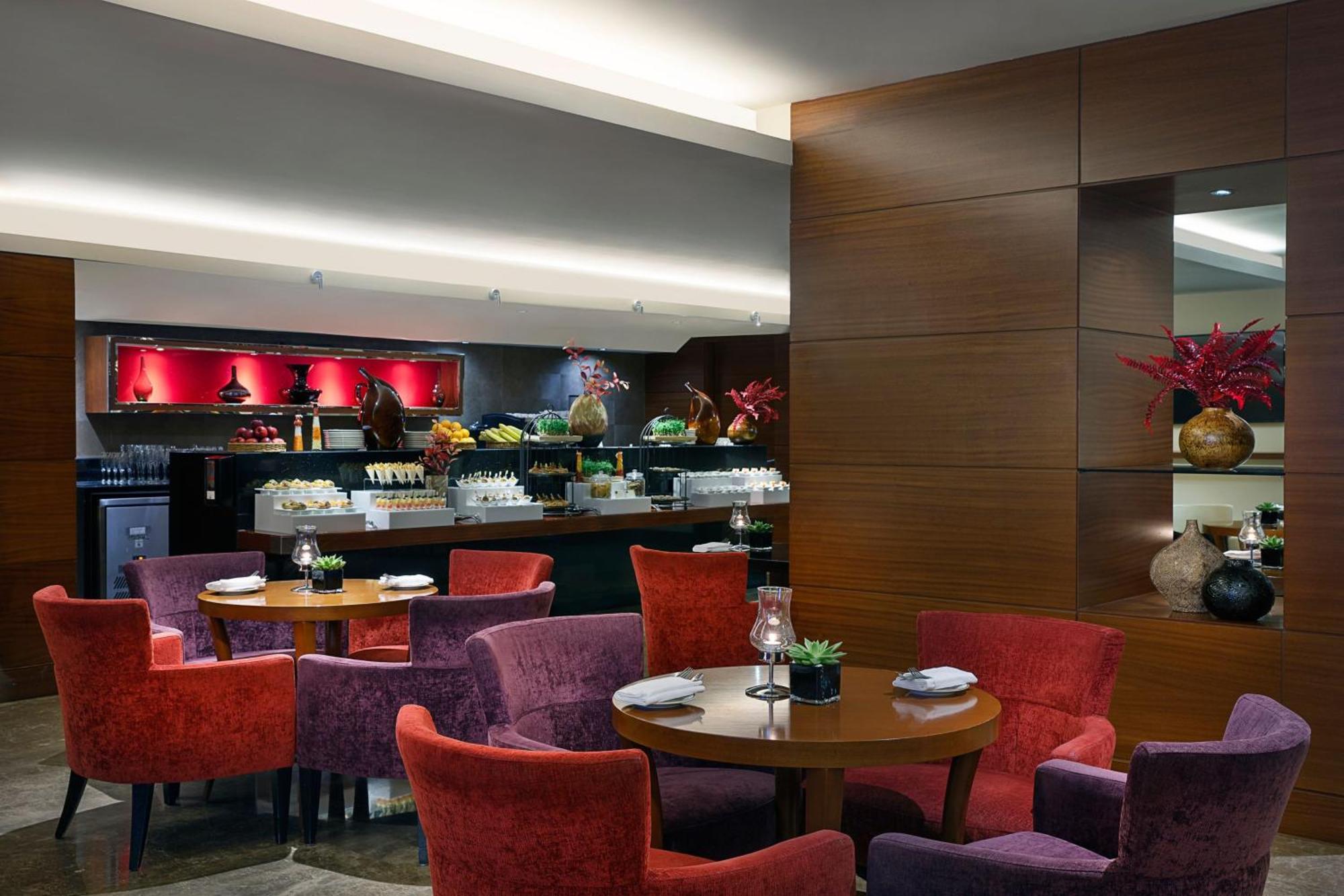 Club Room, Club lounge access, Guest room, 1 King, City view