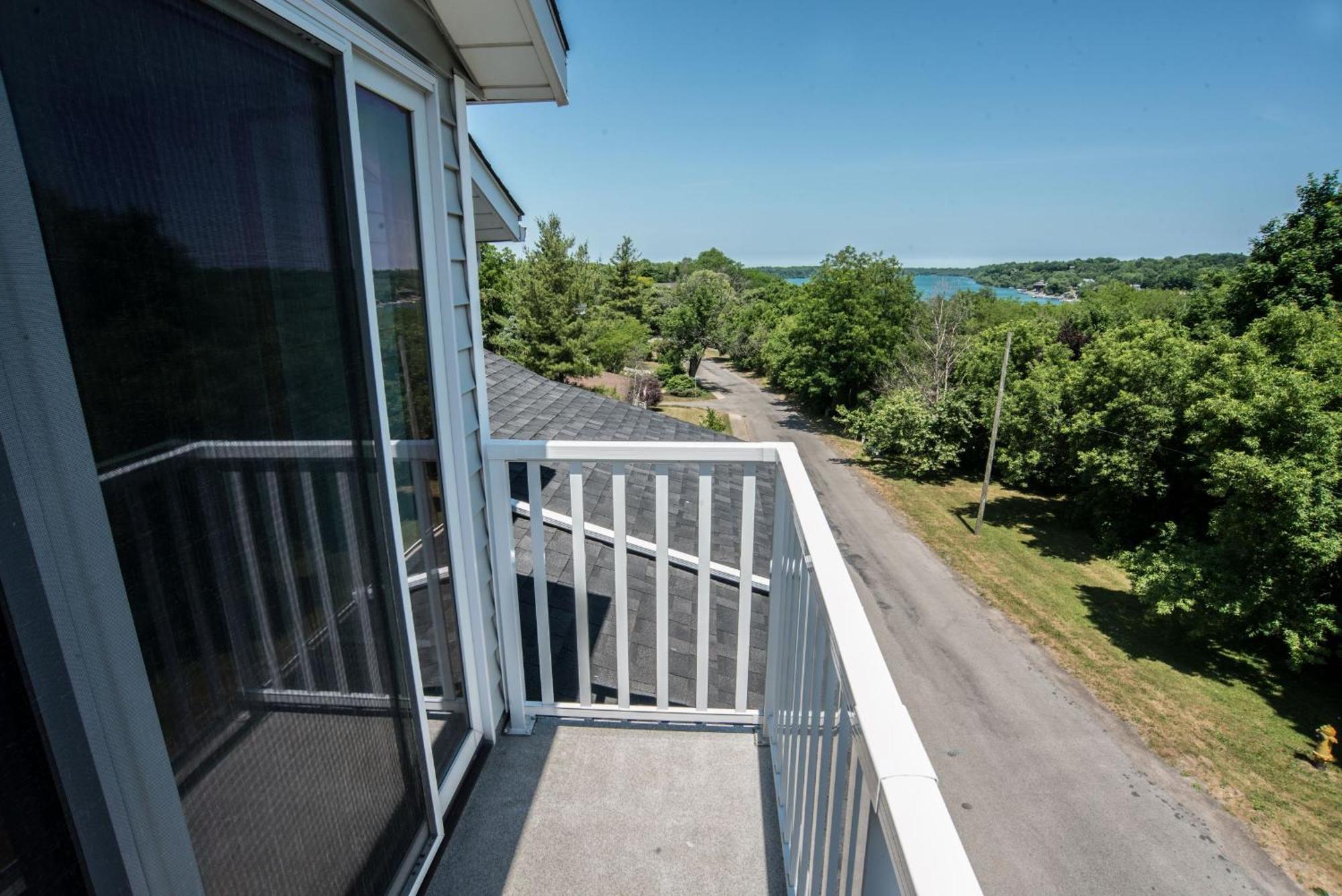 Historic Inn Luxurious Two Bedroom Apt. River View Niagara-on-the-Lake