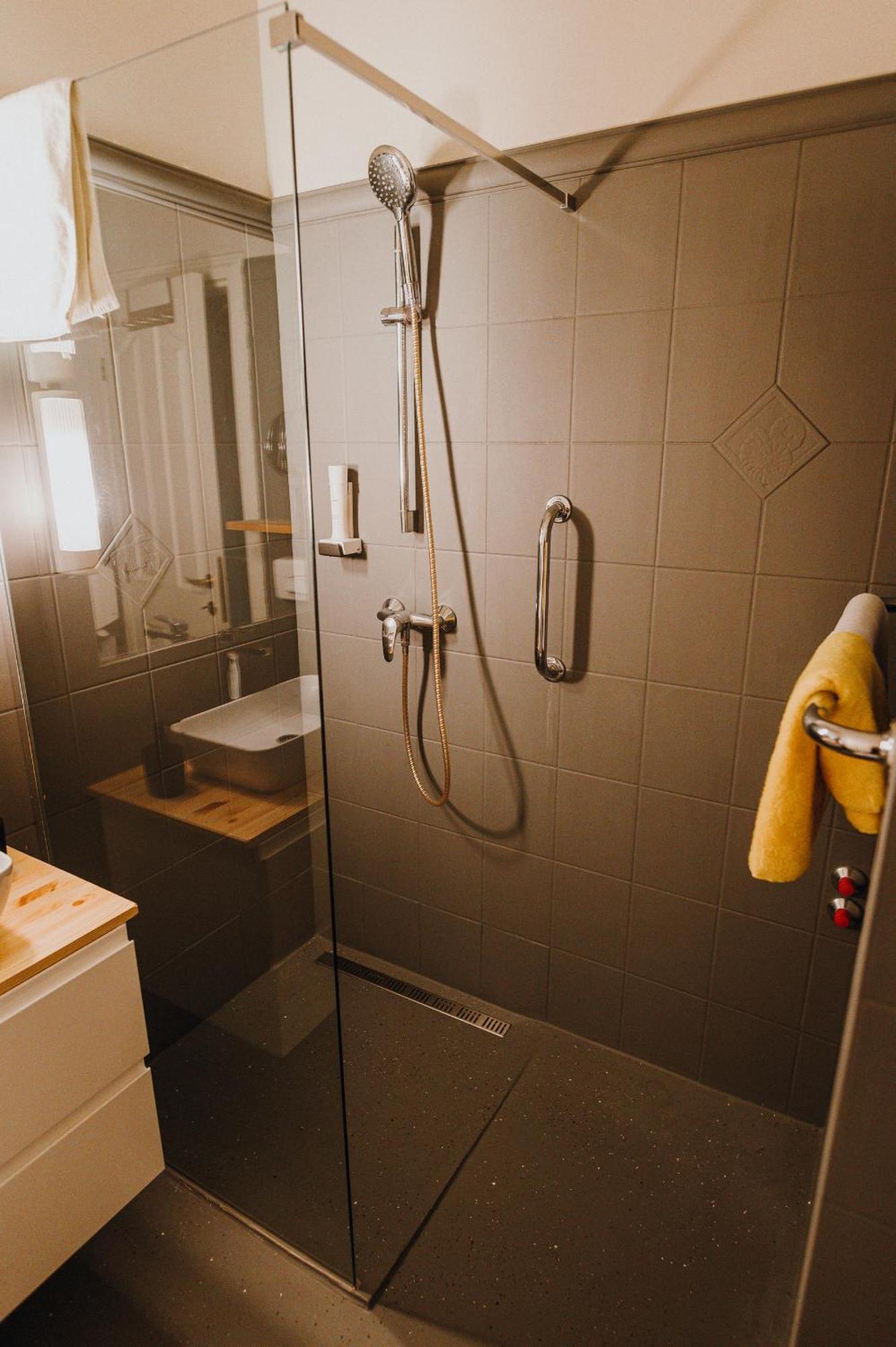 Quadruple Room,1742607742:JPEG
