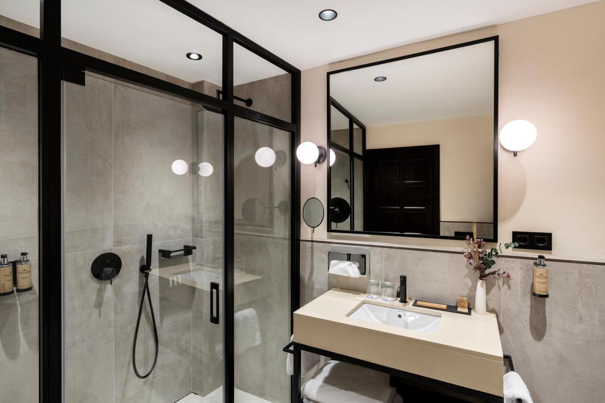 Standard Double Room (2 Adults + 1 Child)