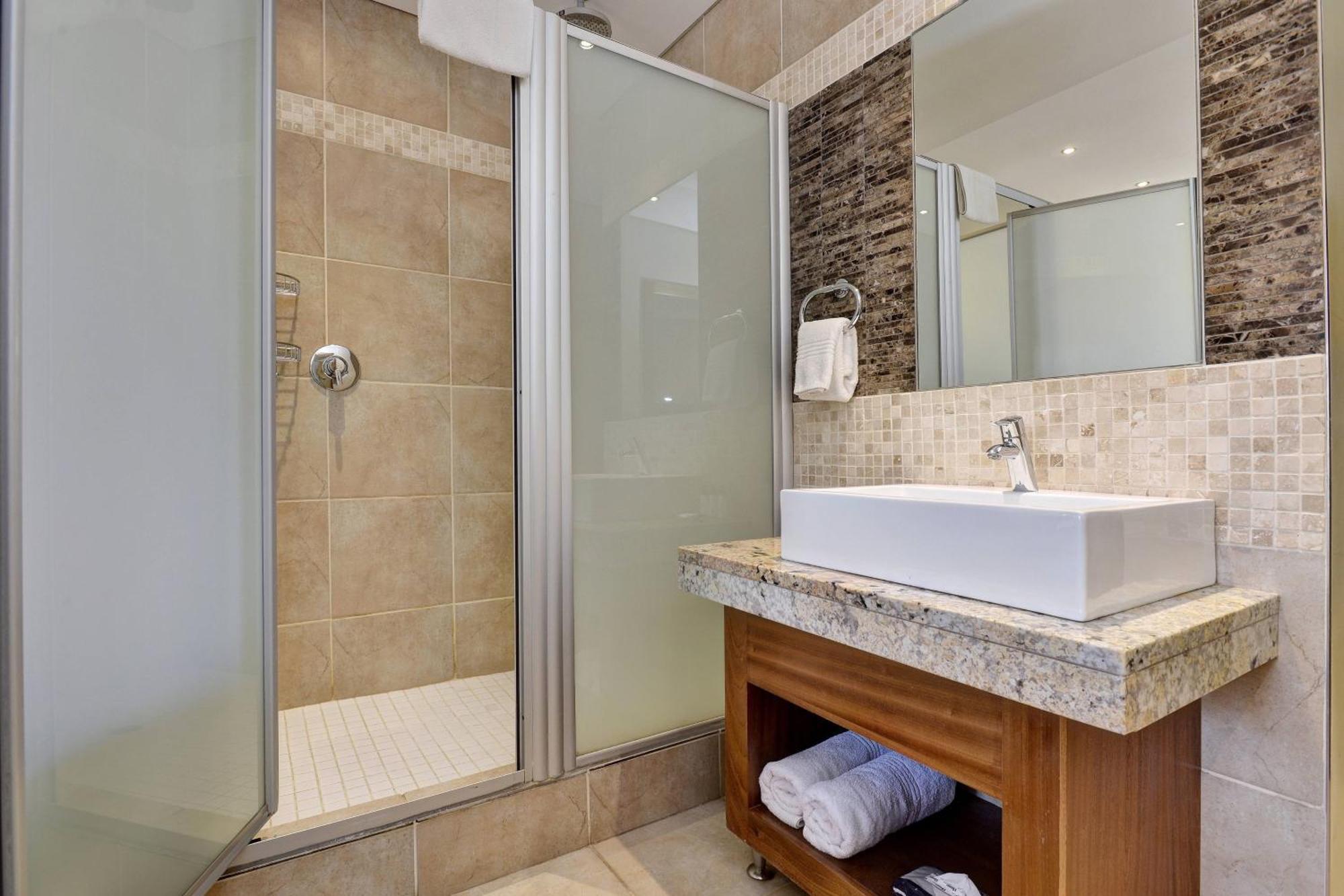 Guest room, 1 King, Mountain view