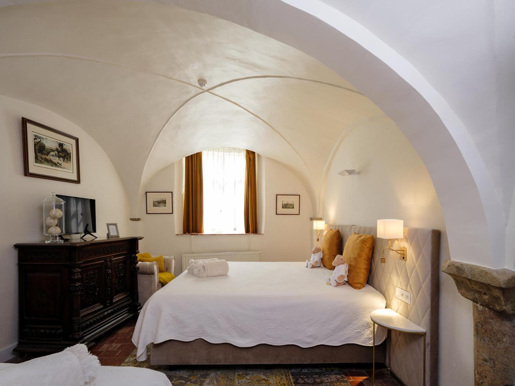 Economy Triple Room