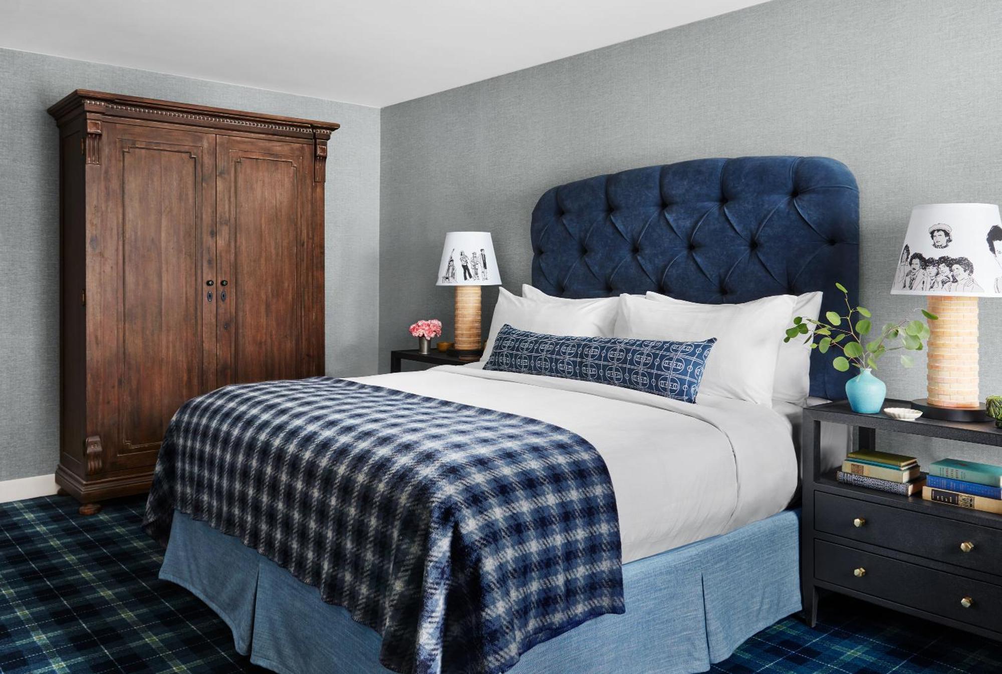 Graduate King Suite with Sofa Bed