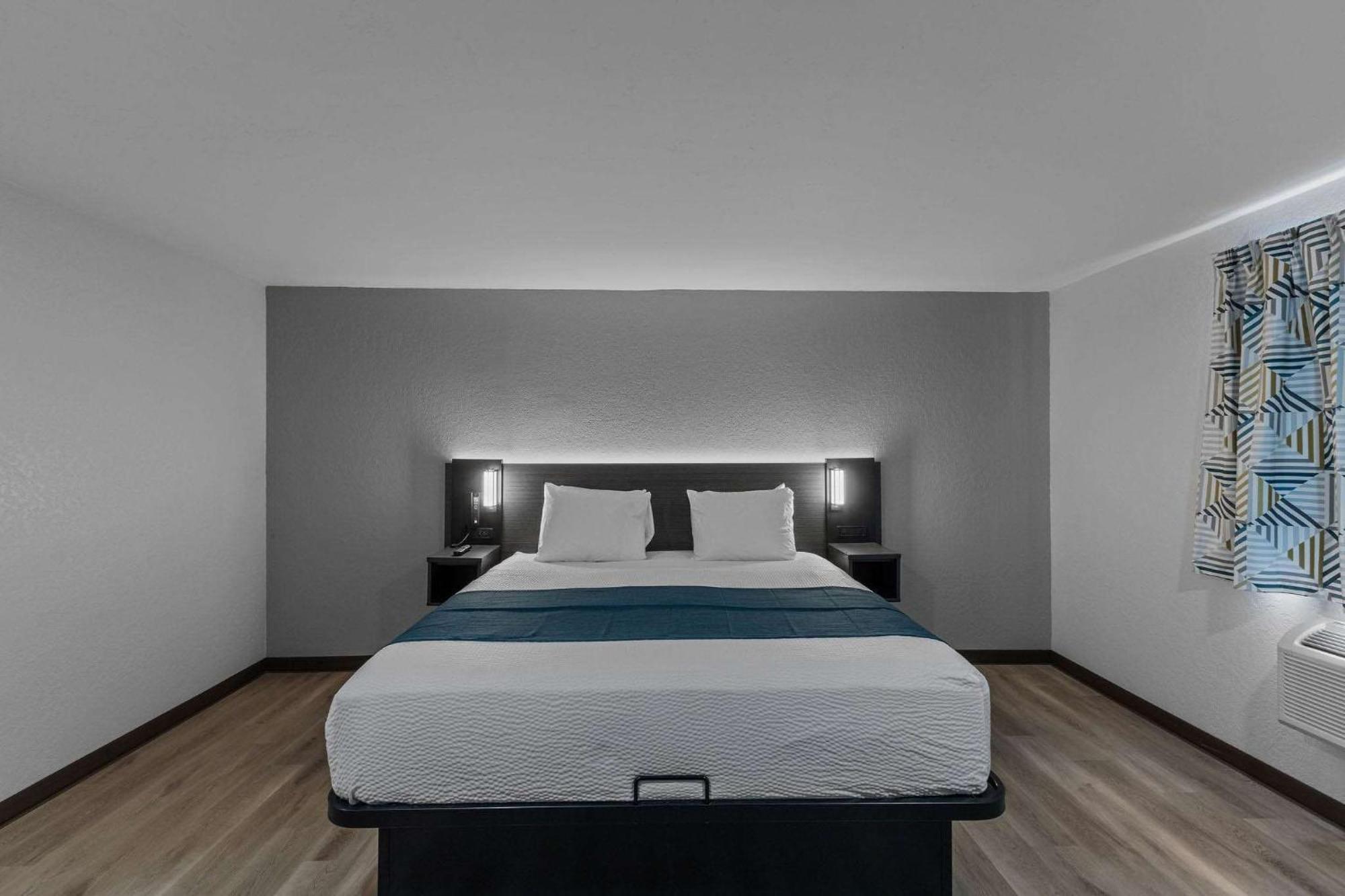 King Room - Non-Smoking