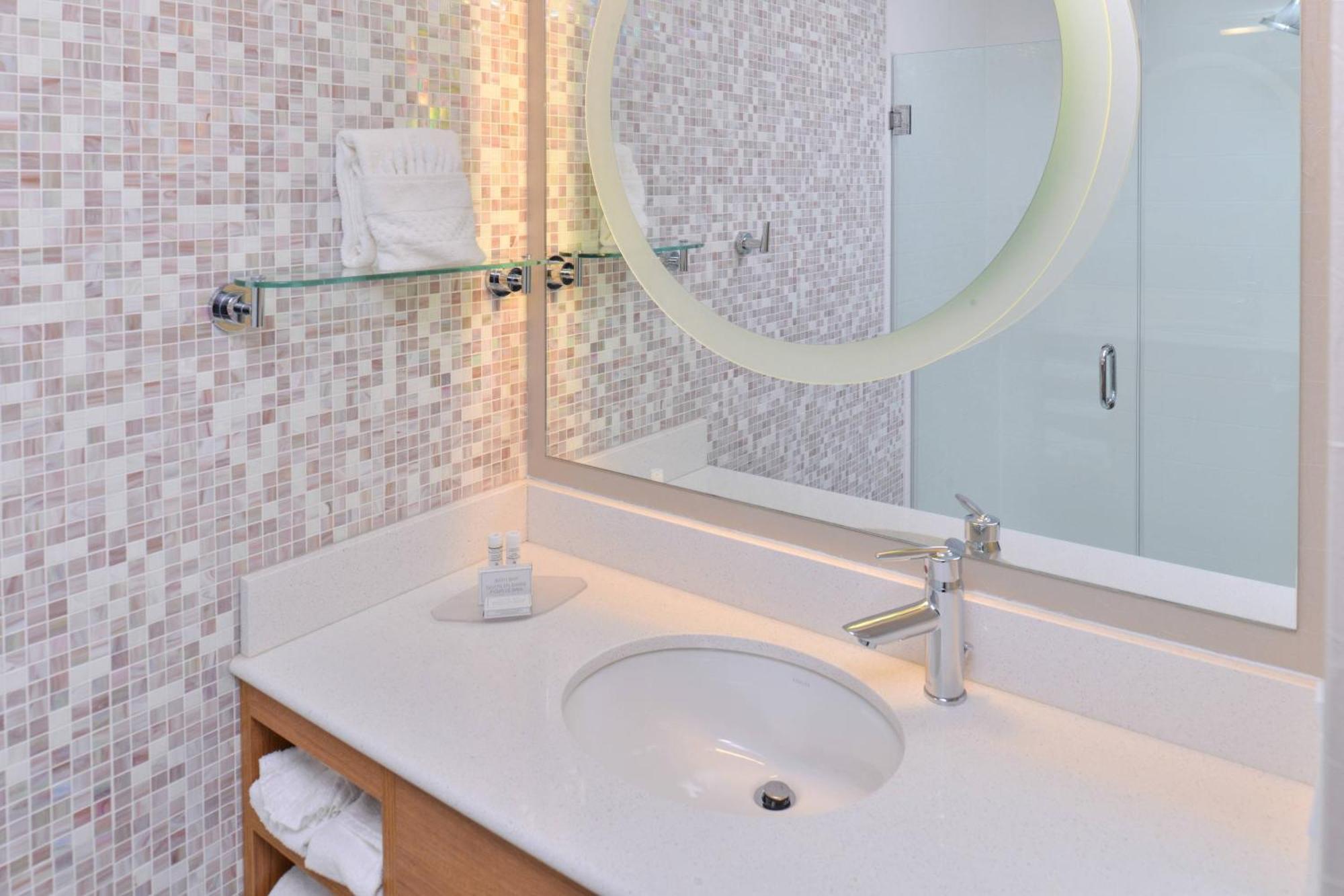 King Suite with Roll-In Shower and Trundle Sofa - Mobility Access/Hearing Accessible