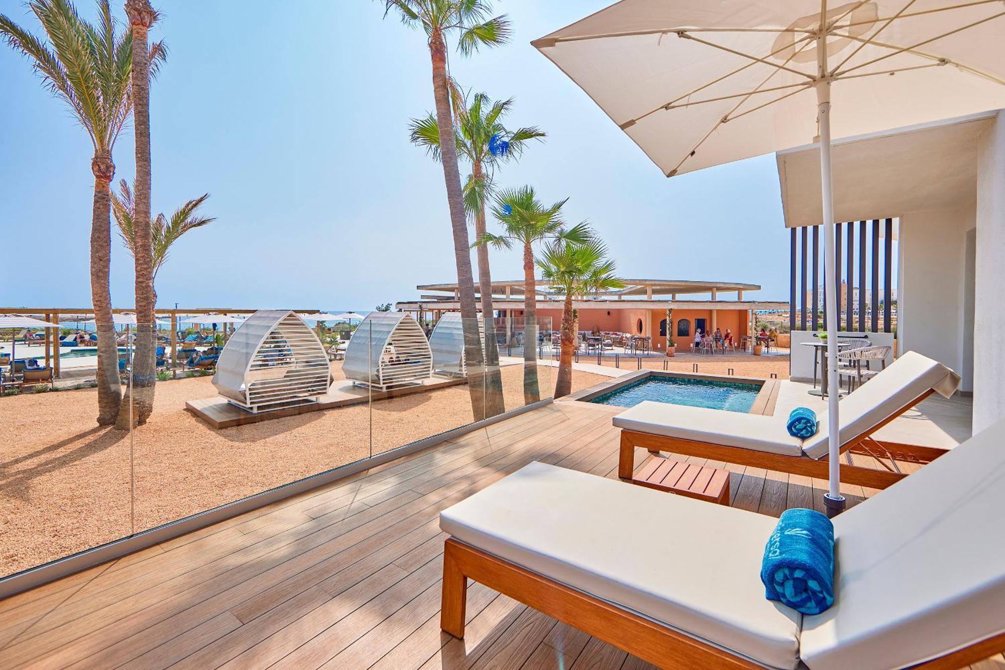 Suite with Private Pool and Sea View