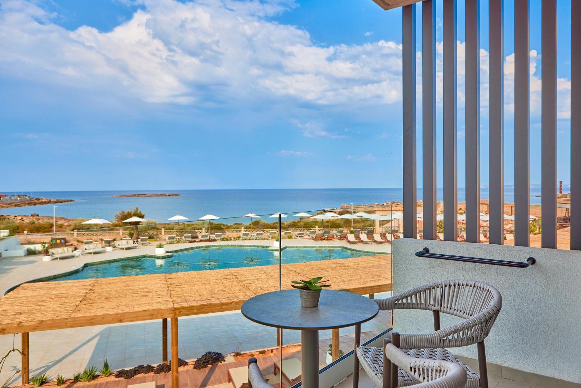 Suite with Sea View (2 Adults + 1 Child)
