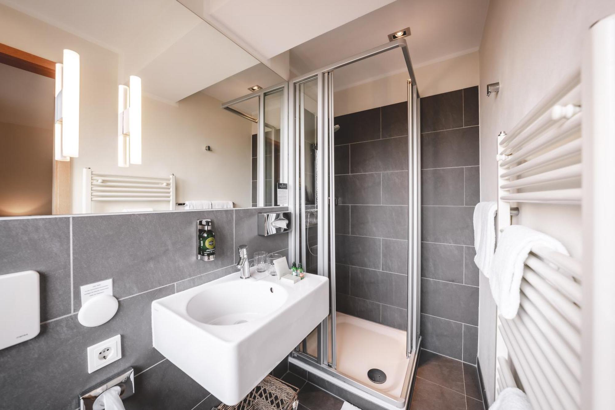 Double Room,1555029691:JPEG