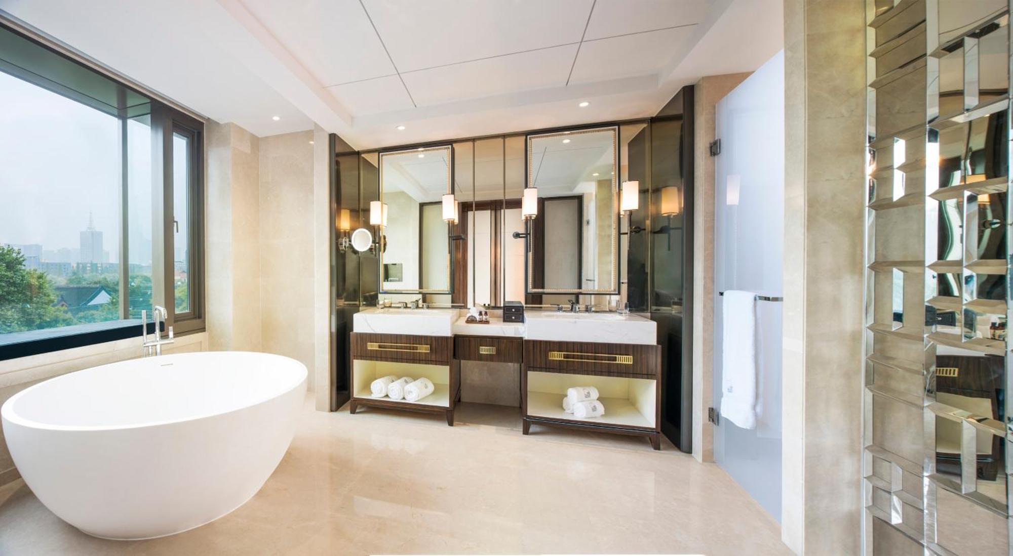 Executive Garden View King Suite