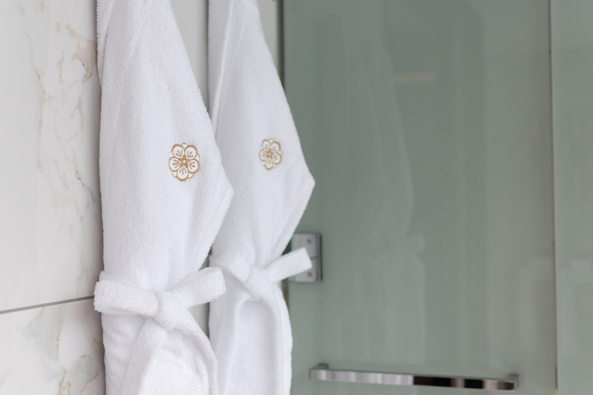 The Kahala Suite Twin with Breakfast for 2 and Free Mini-bar