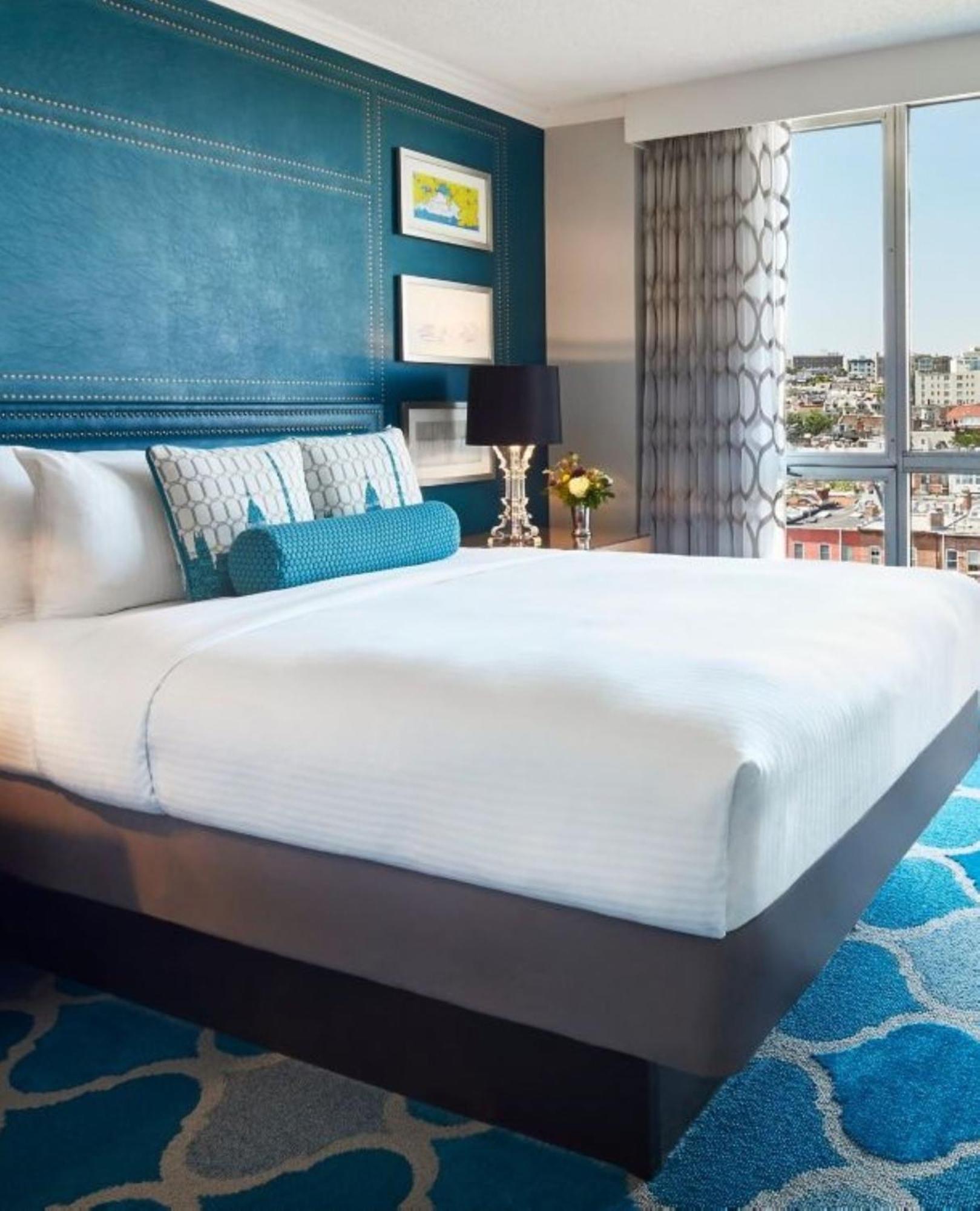 Deluxe Guest Room 1 Queen Dupont