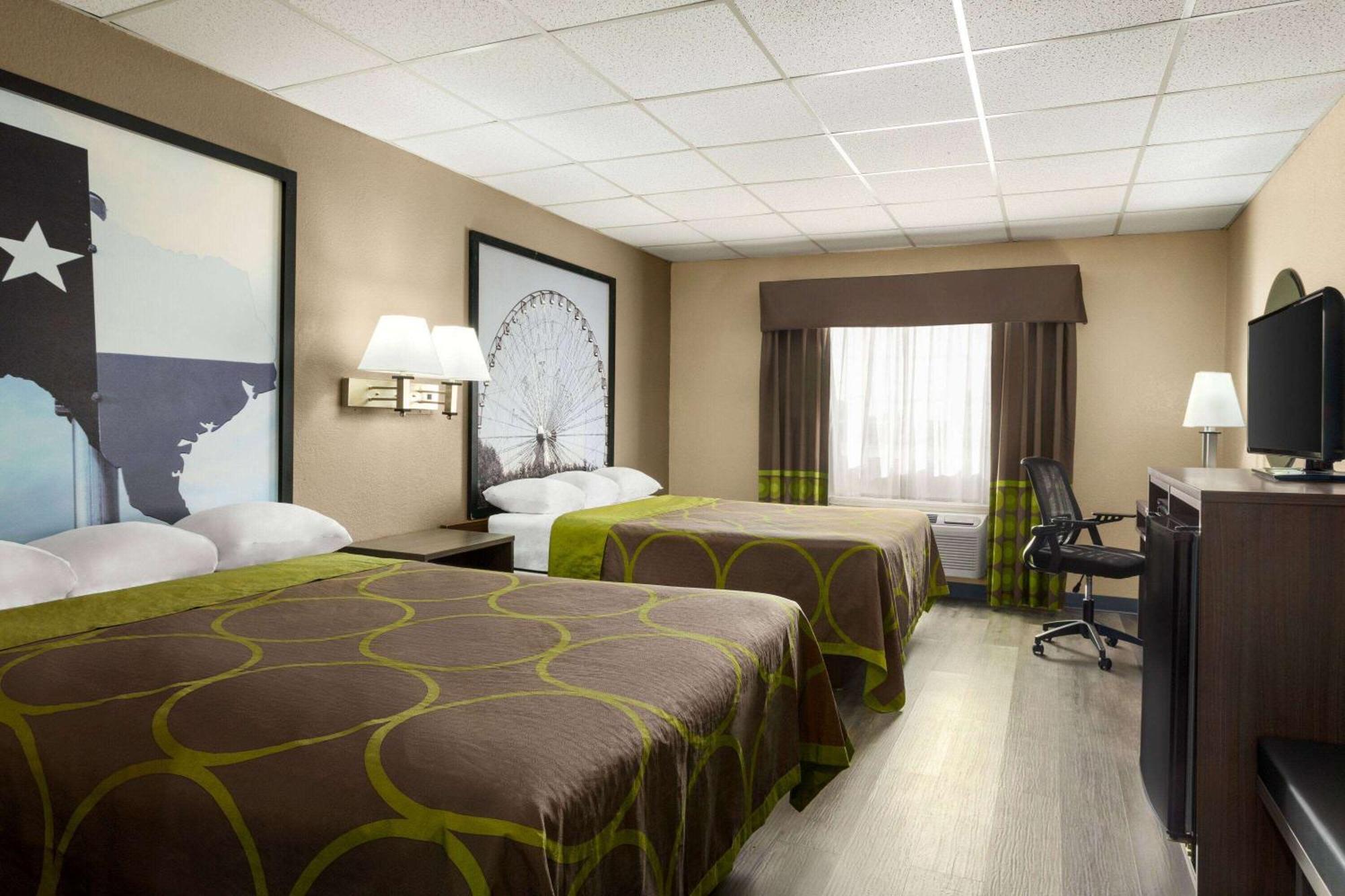 Queen Room with Two Queen Beds - Non-Smoking