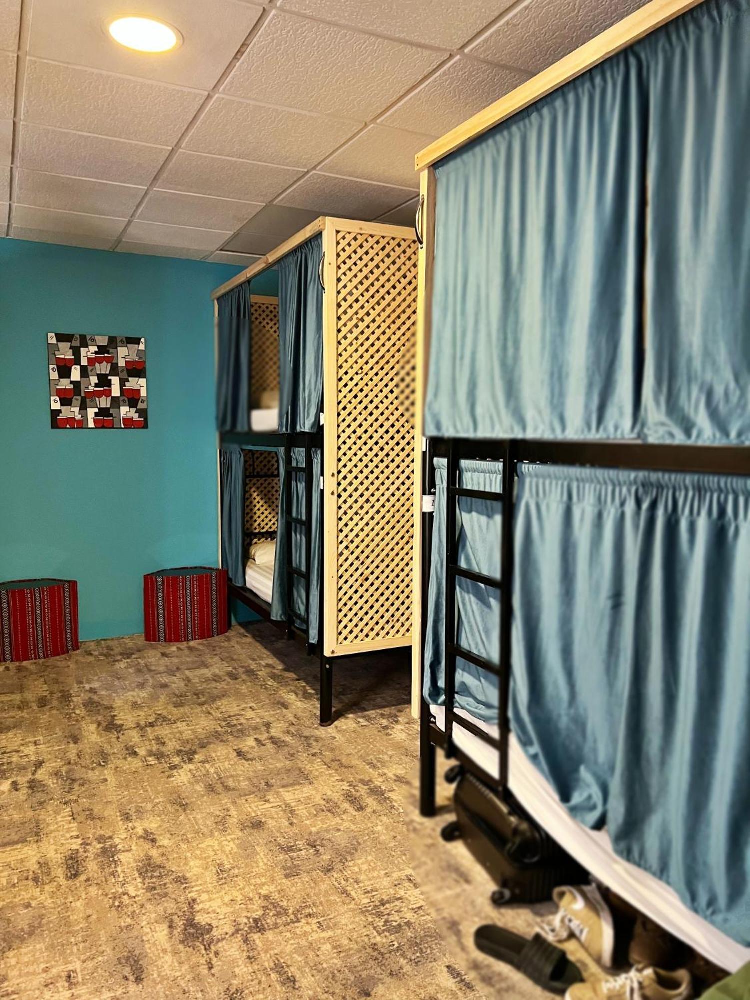 Bed in een Gemengde Slaapzaal met 6 Bedden