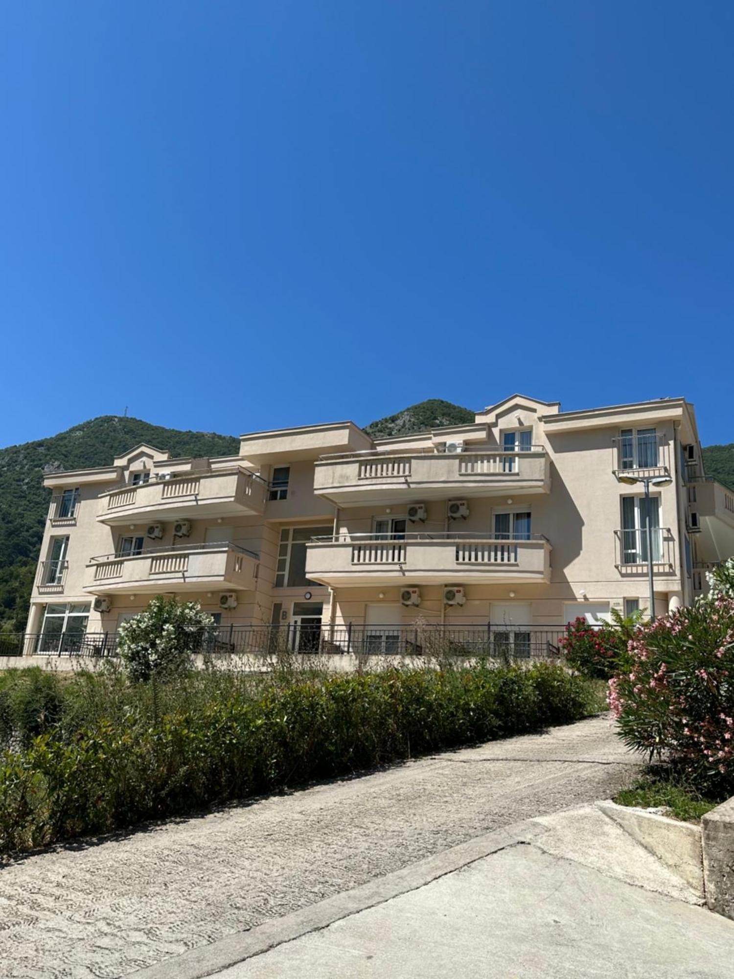 Double or Twin Room with Mountain View