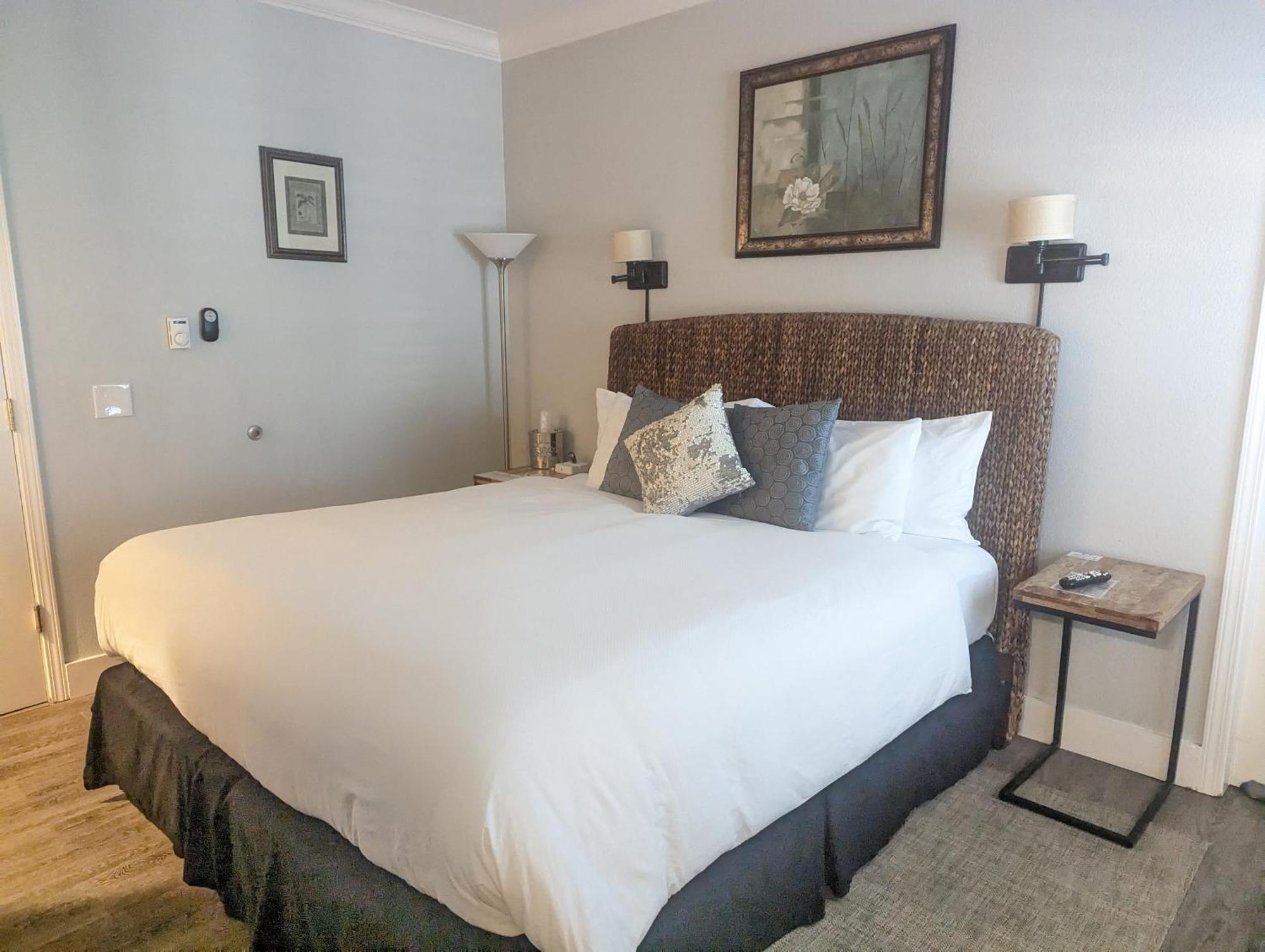 Deluxe King Room