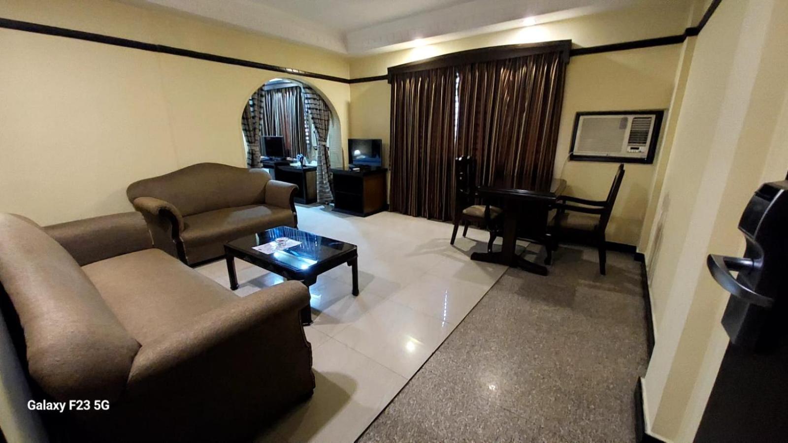 Deluxe Suite