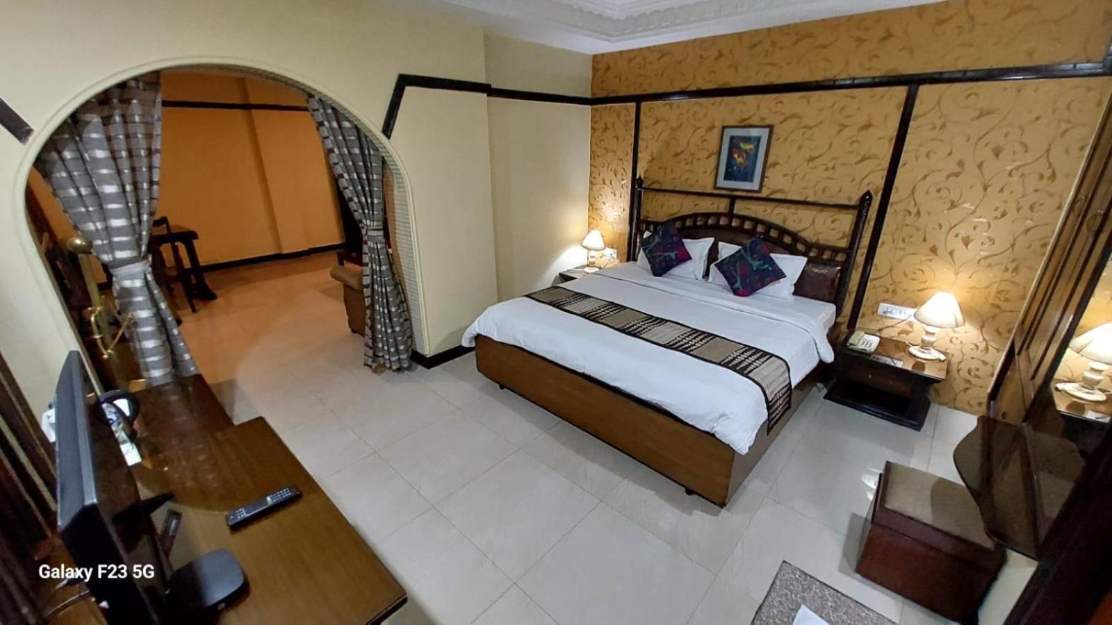 Deluxe Suite