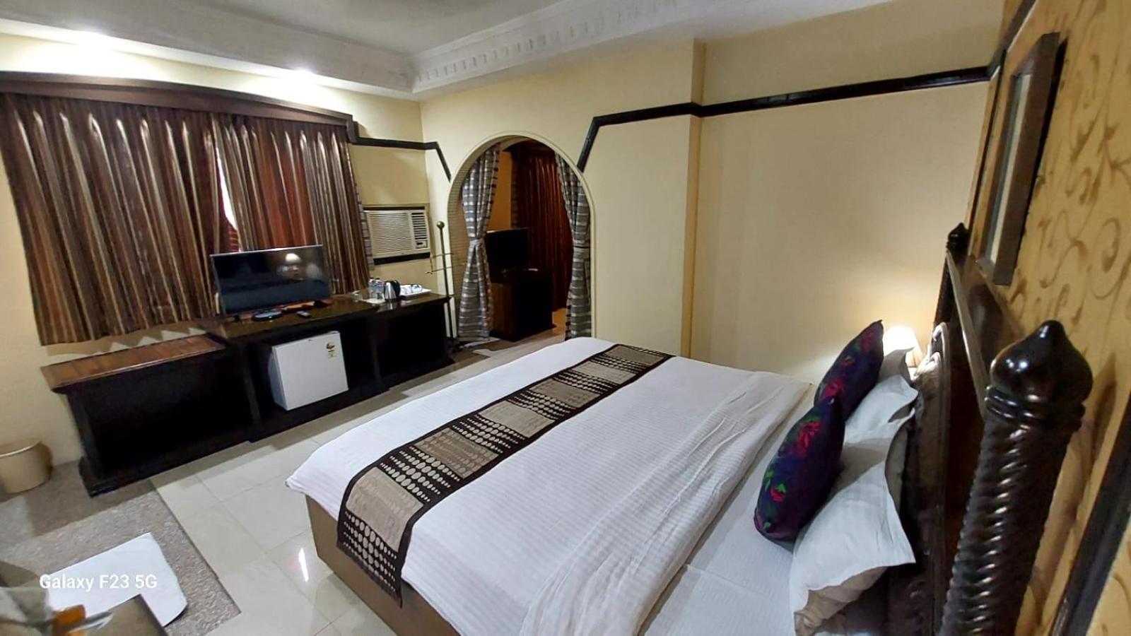 Deluxe Suite
