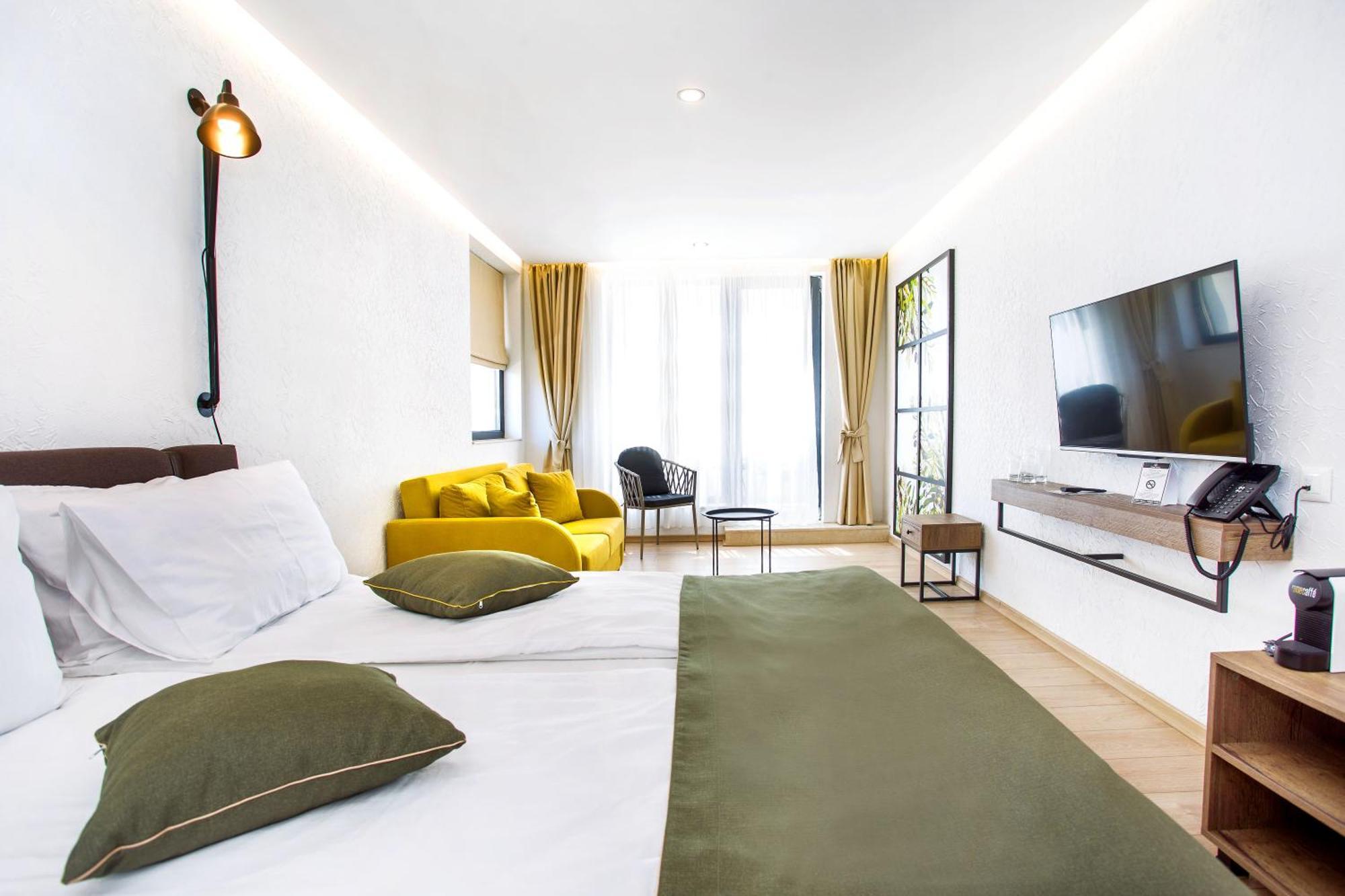 Grand Deluxe Double Room with Balcony and Sea View