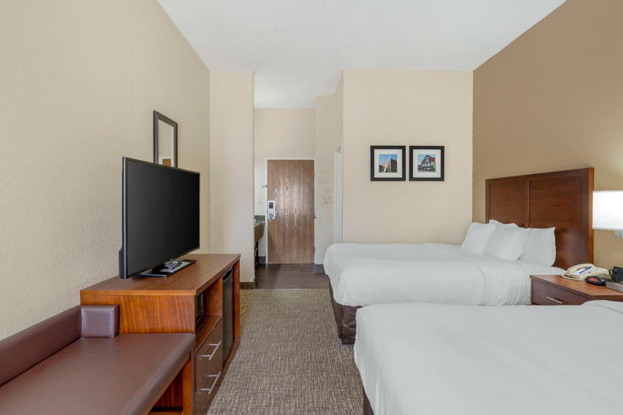 Queen Room with Two Queen Beds - Accessible/Non-Smoking