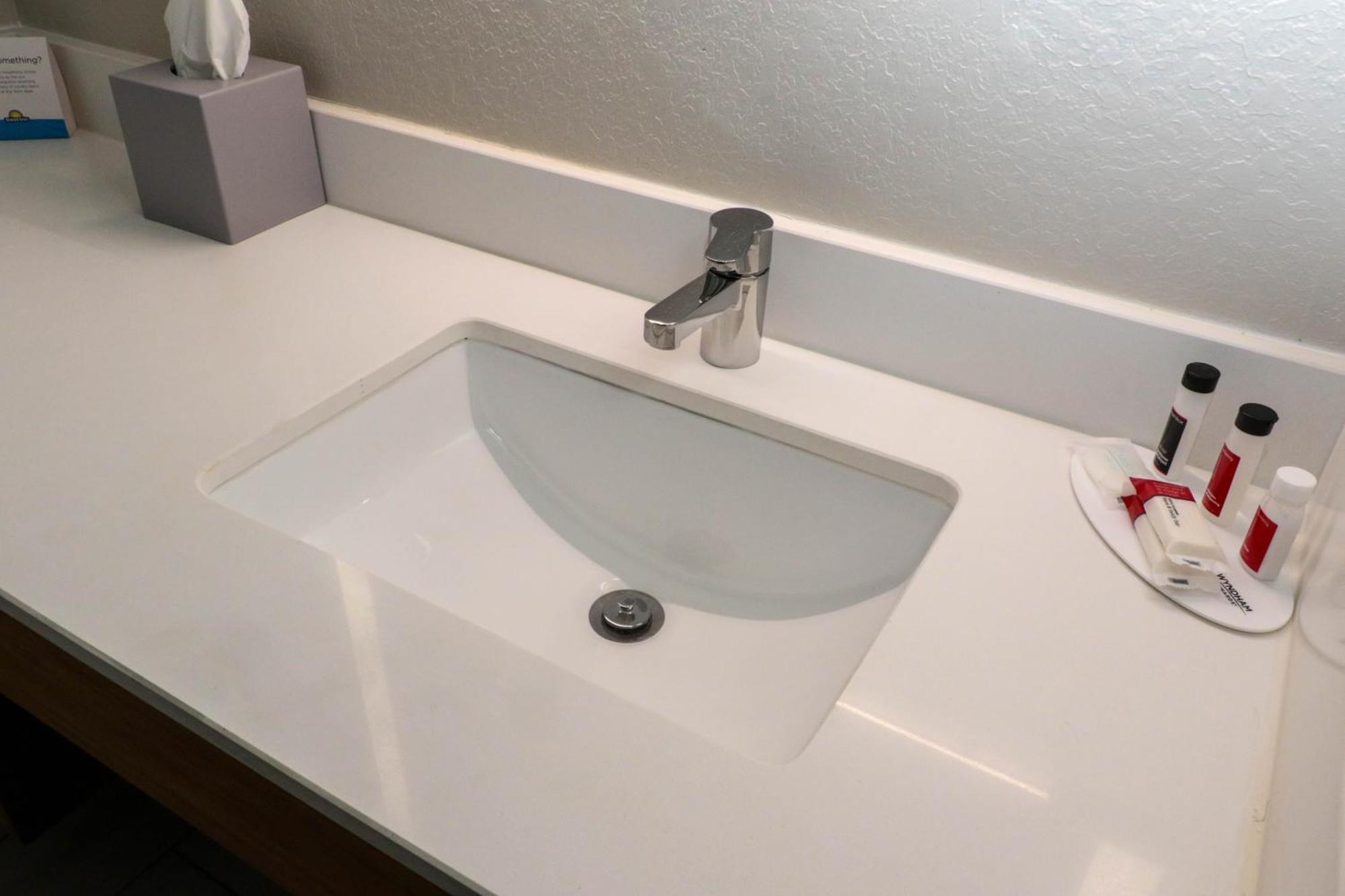 King Room - Mobility Access/Non-Smoking