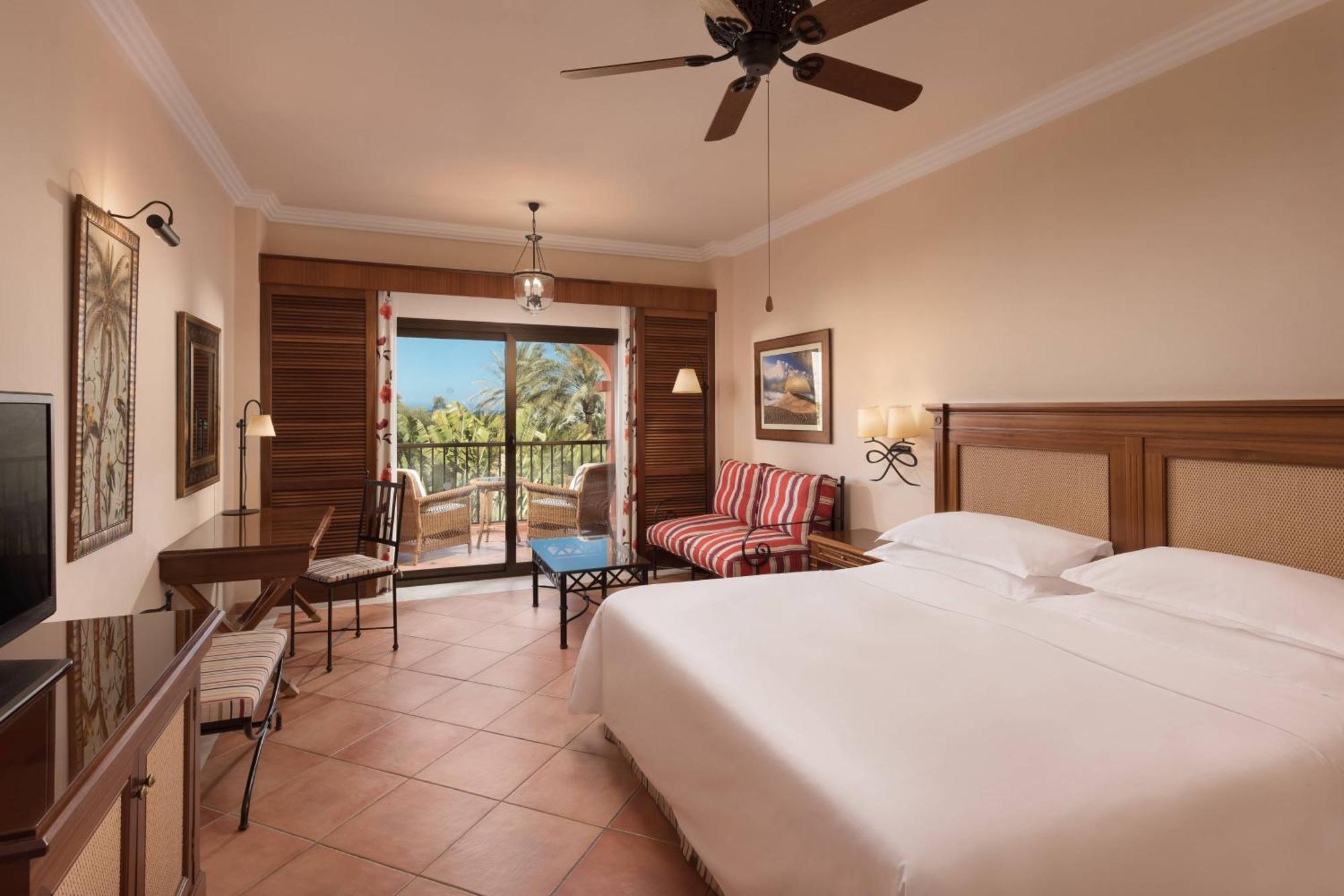 Premium Family Room (2 adults + 2 children)