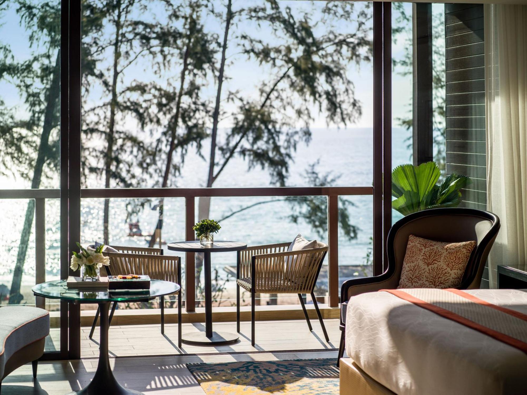 Premium Twin Room with Ocean View and Club Lounge Access