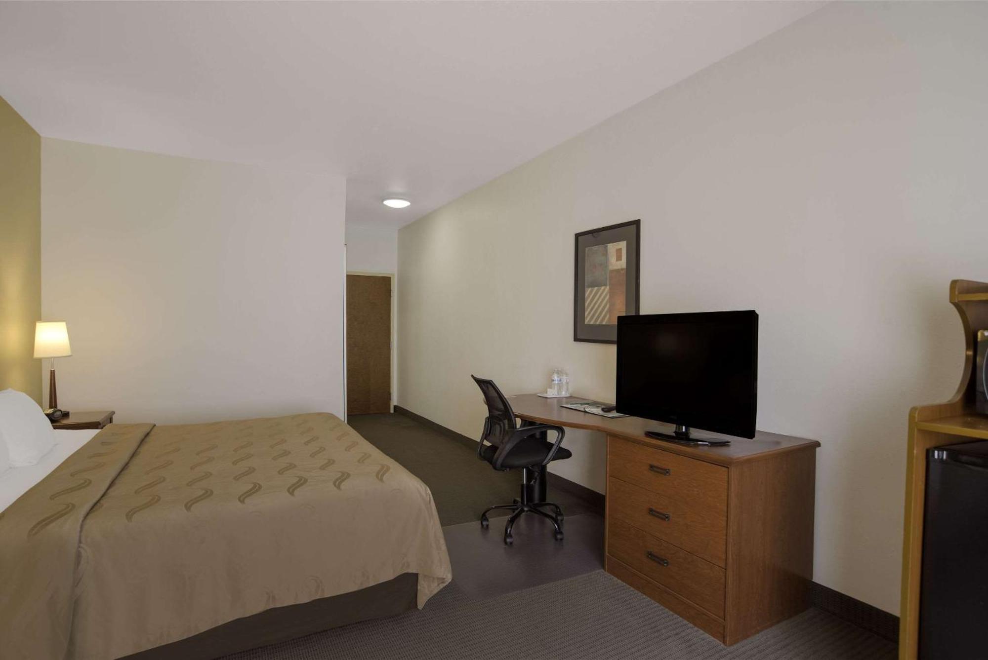 King Room Top Floor - Accessible/Non-Smoking