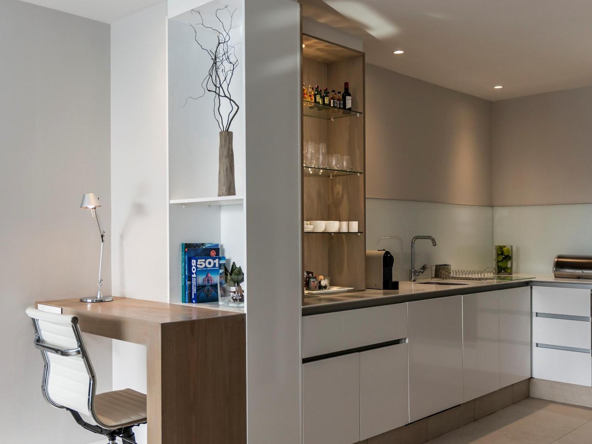 One-Bedroom Penthouse Suite With Pool and Sea View
