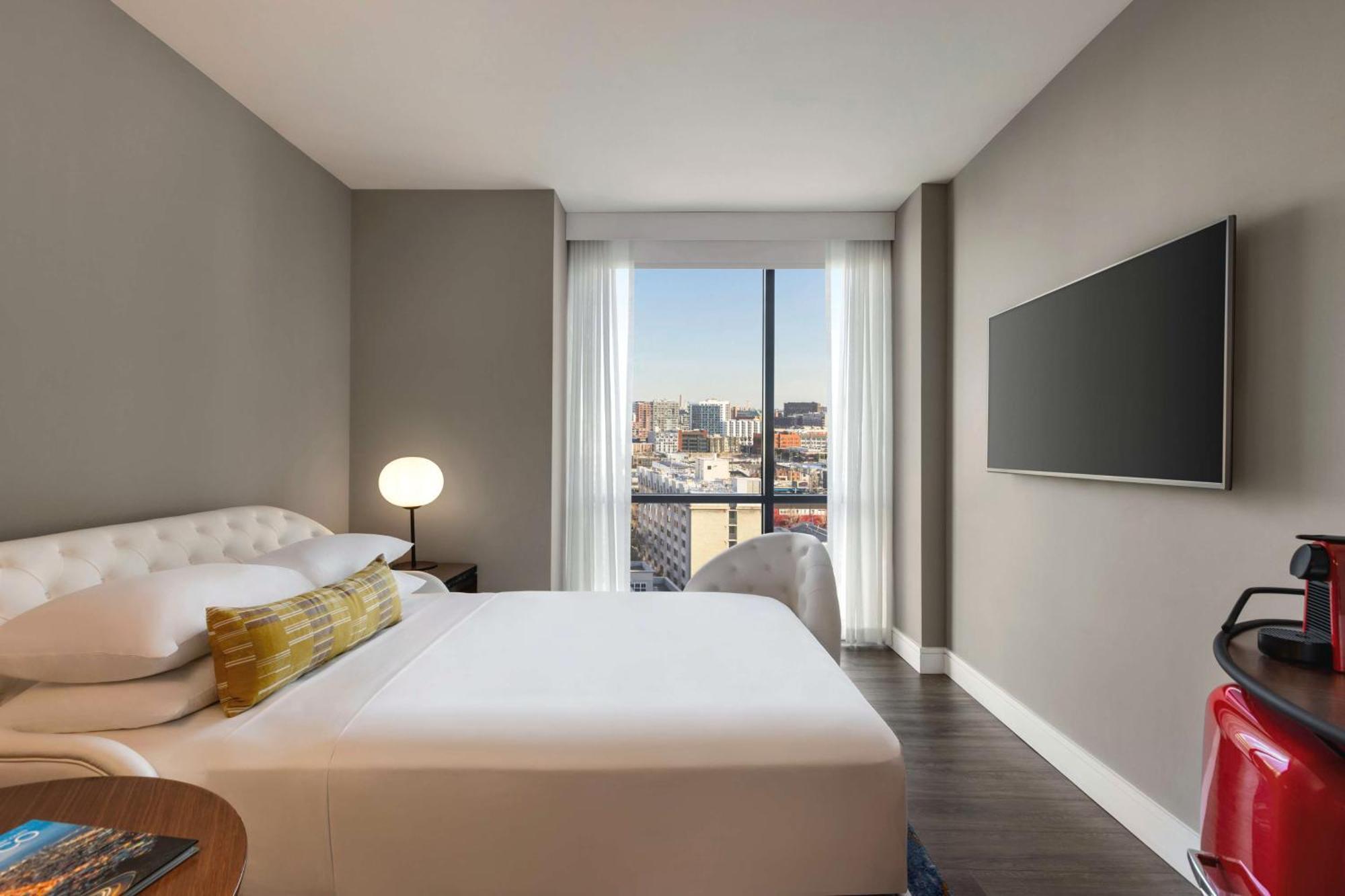 Chambre Lit Queen-Size - Vue sur Ville