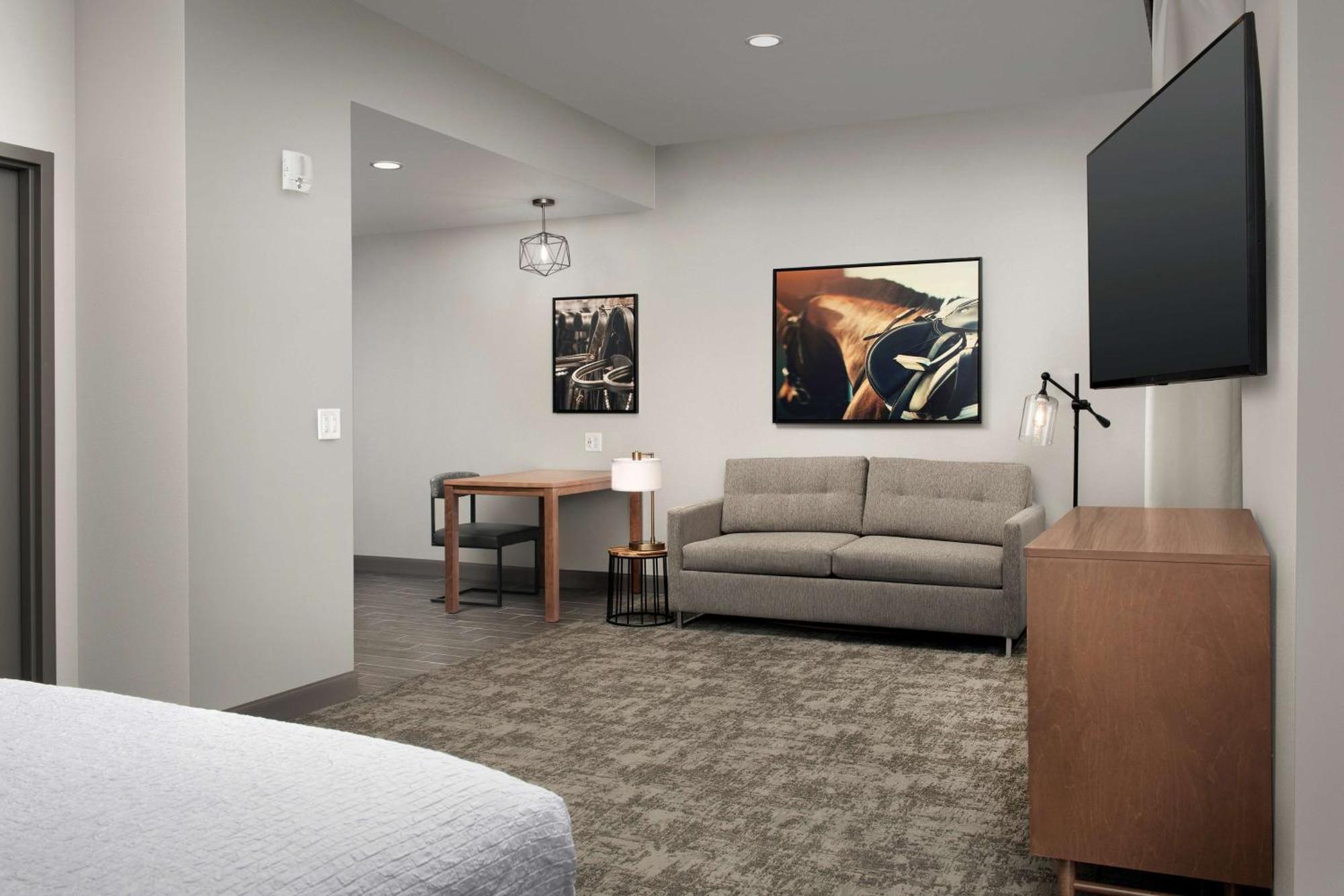 King Studio with Mobility Accessible Tub