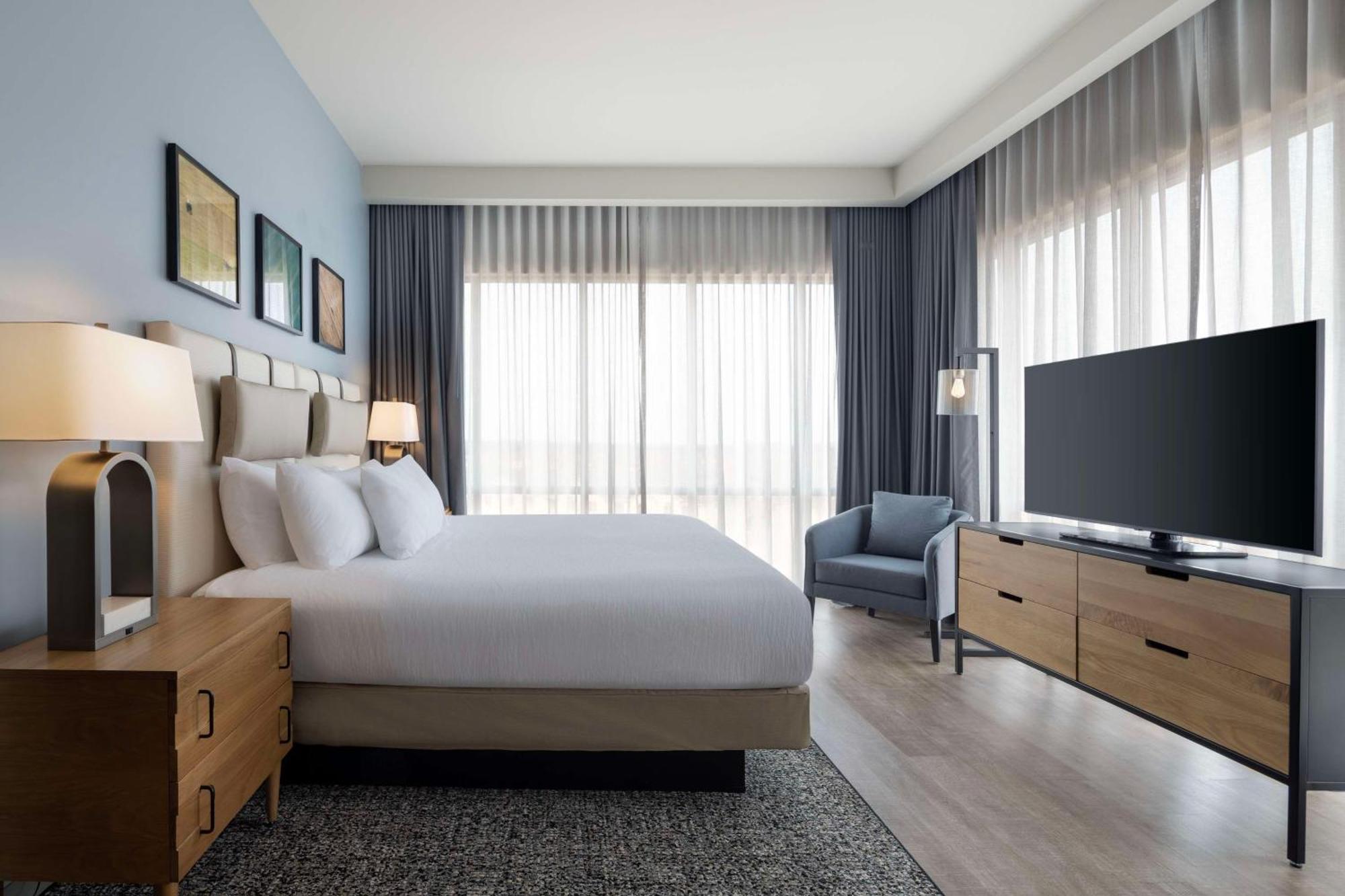Corner King Suite with Water Tower View