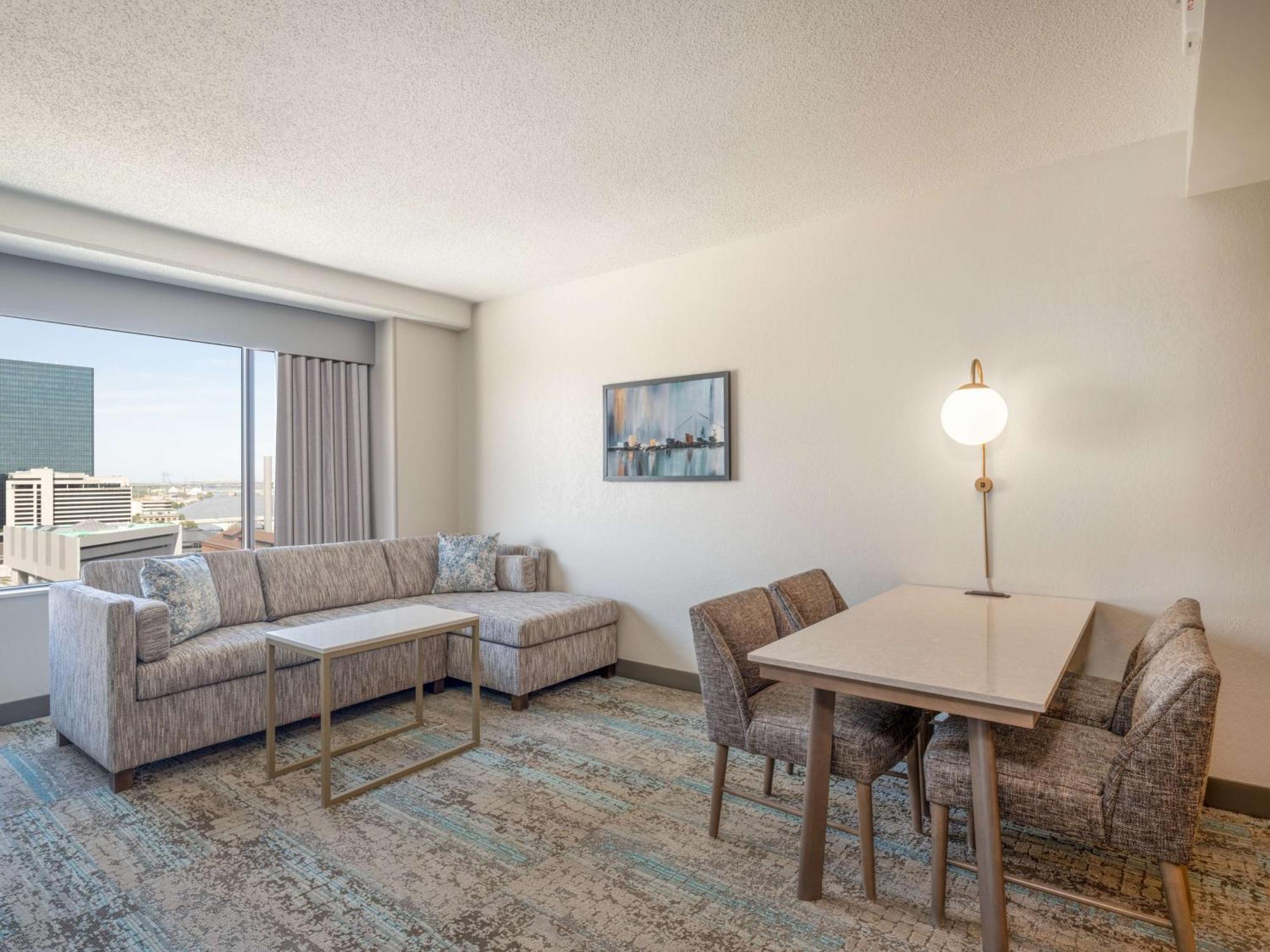 One-Bedroom Queen Suite with River View - Hearing Accessible