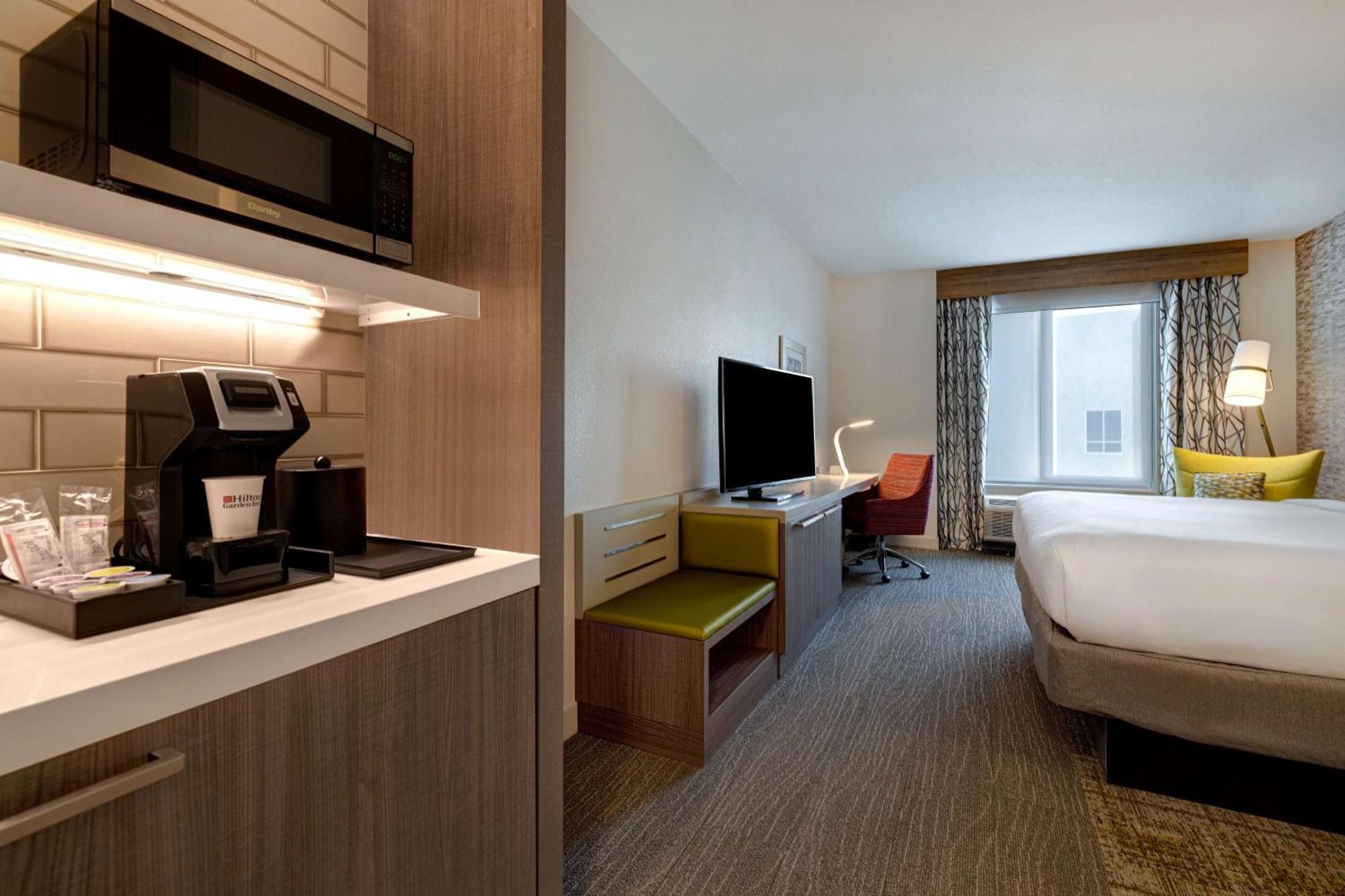 King Room with Pool View - Hearing Accessible