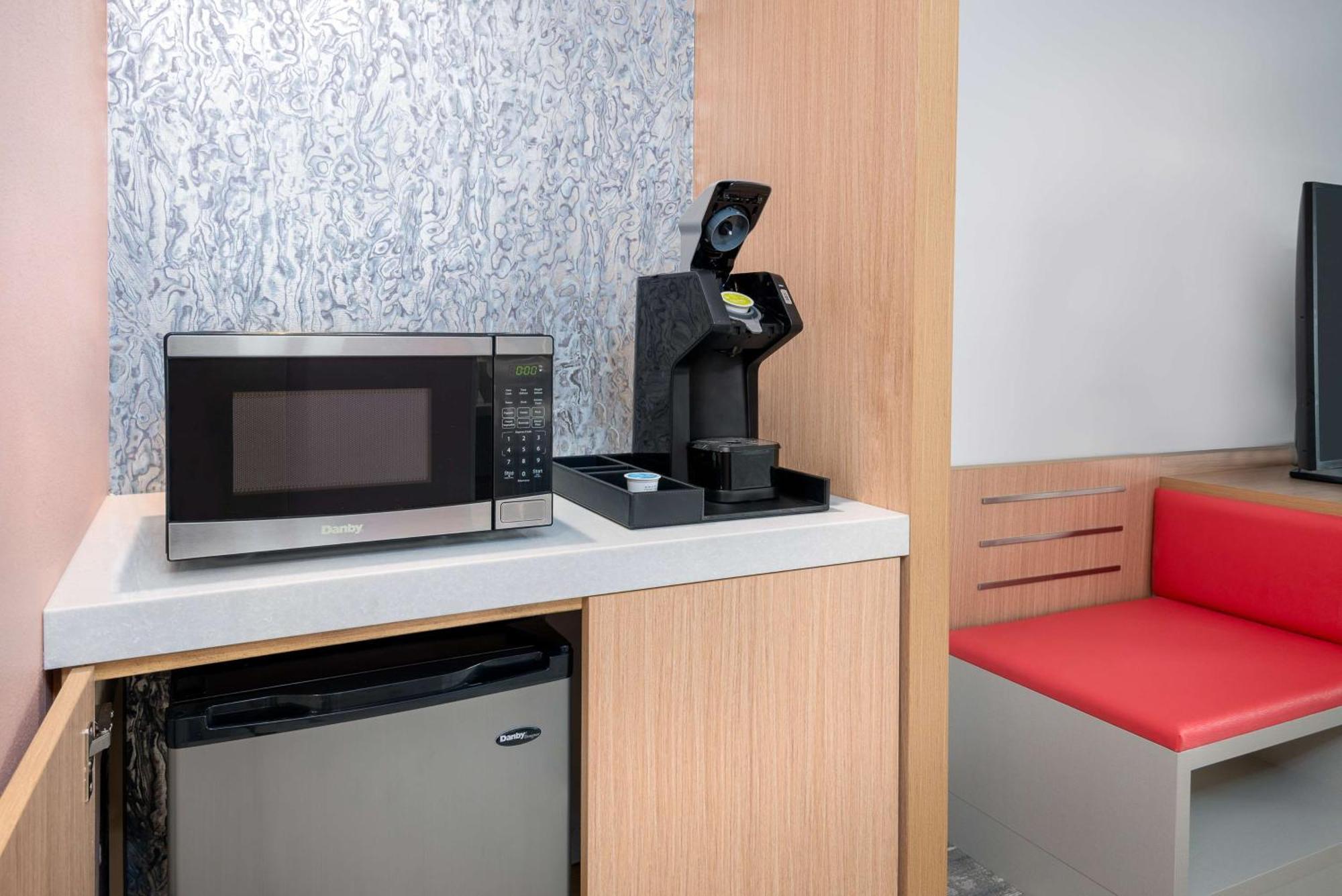 King Room with Tub and View - Mobility Accessible