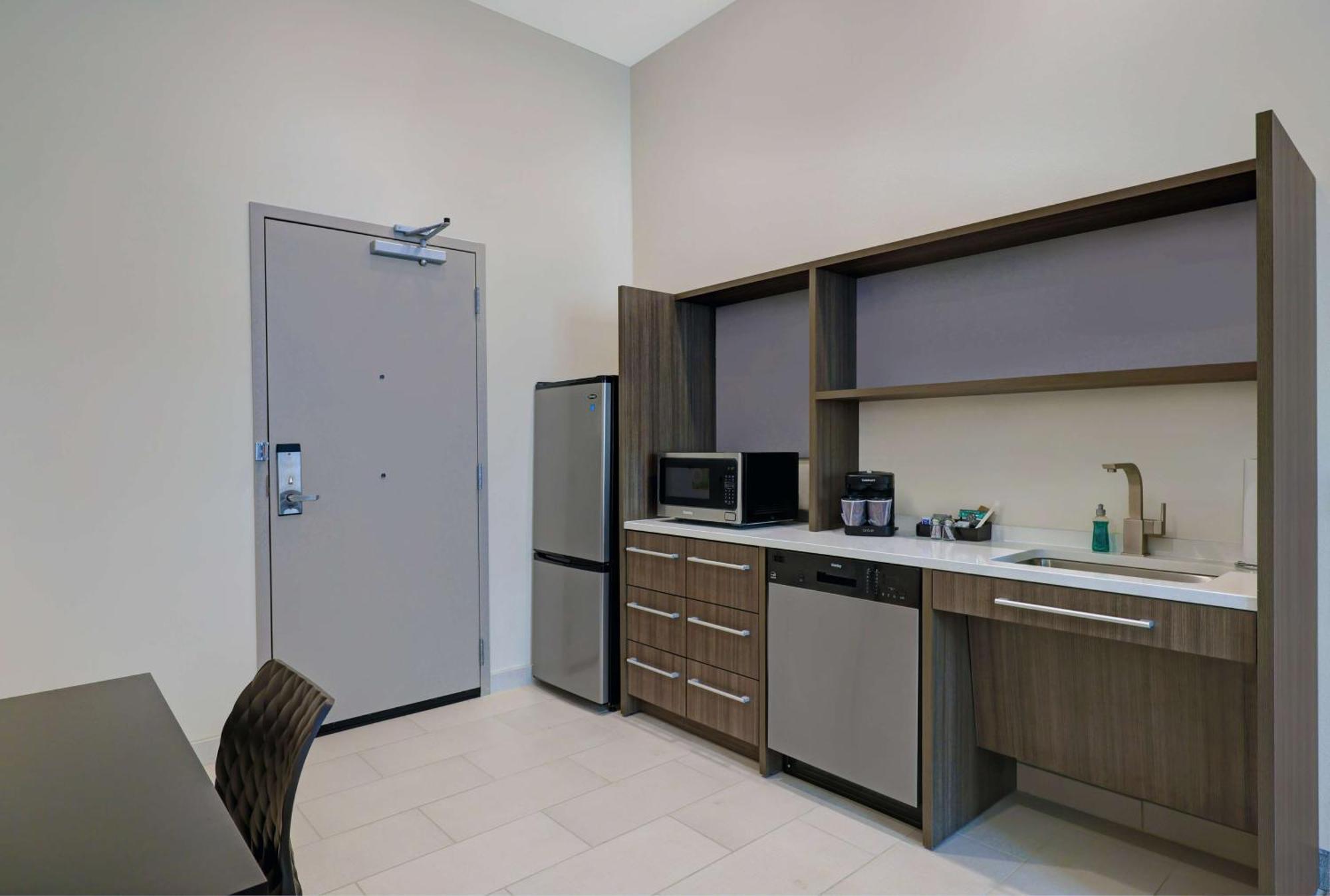 Queen Suite - Mobility/Hearing Accessible