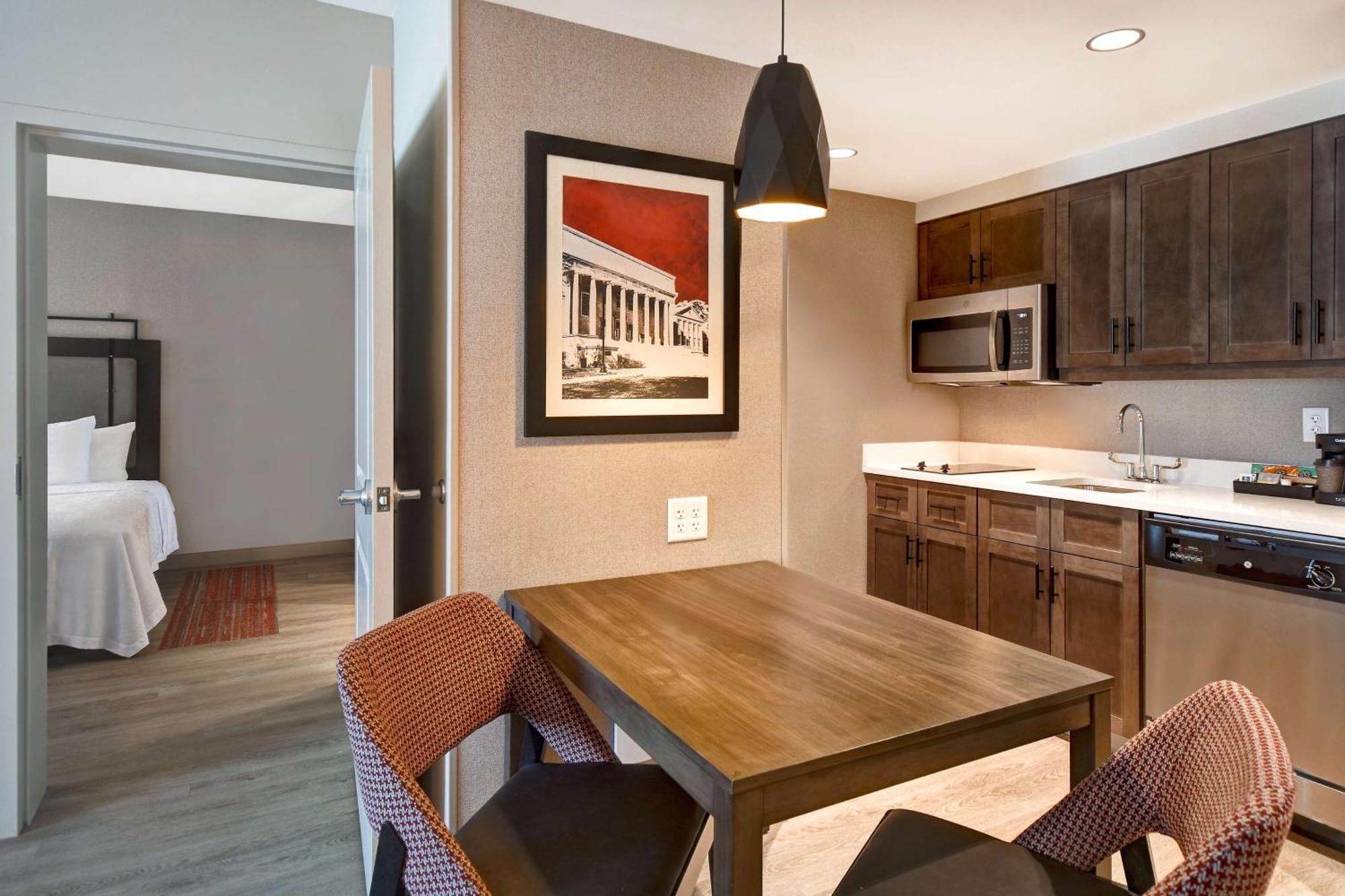 One-Bedroom Queen Suite with Two Queen Beds - Non-Smoking