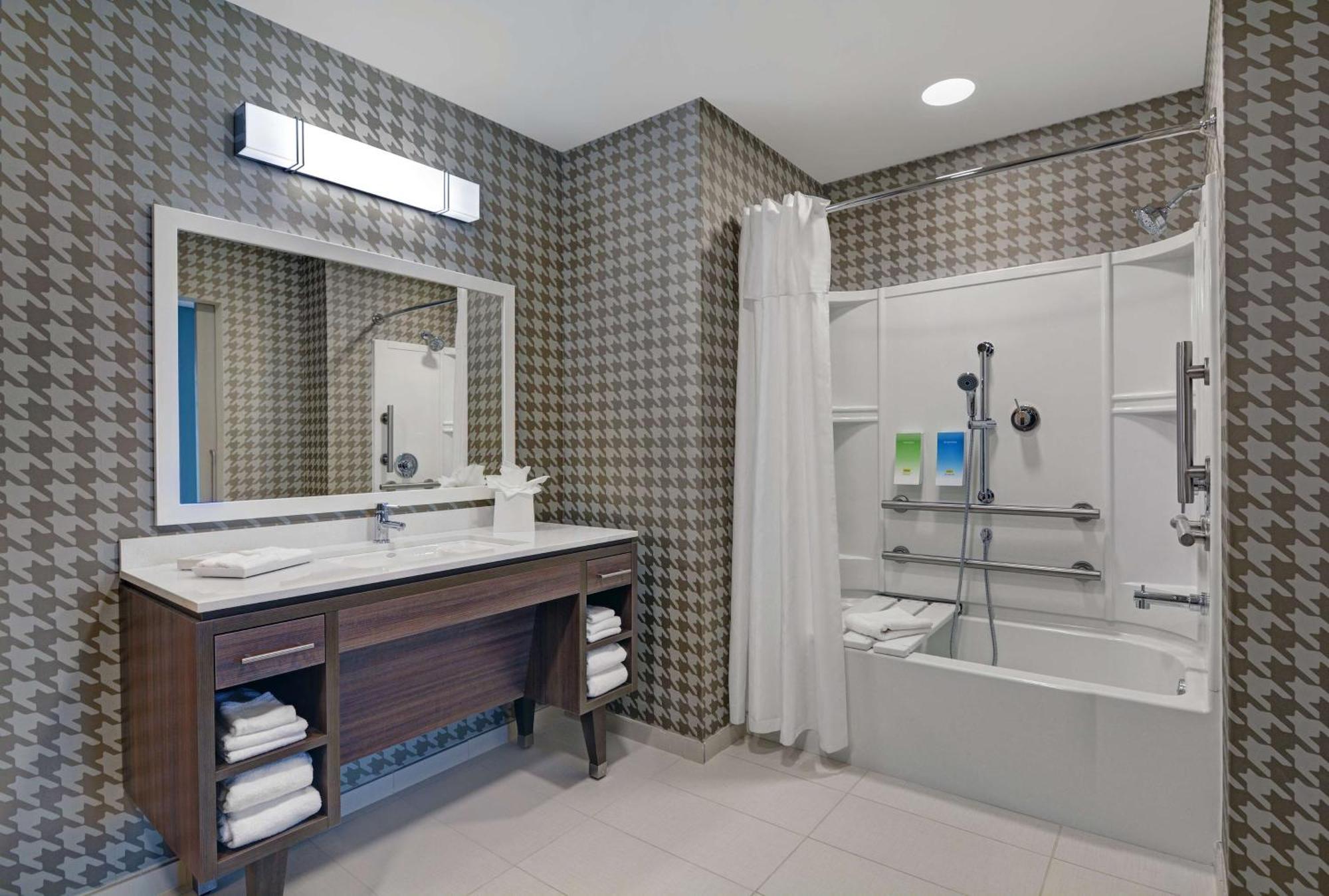 King Suite Mobility Access or Non-Smoking
