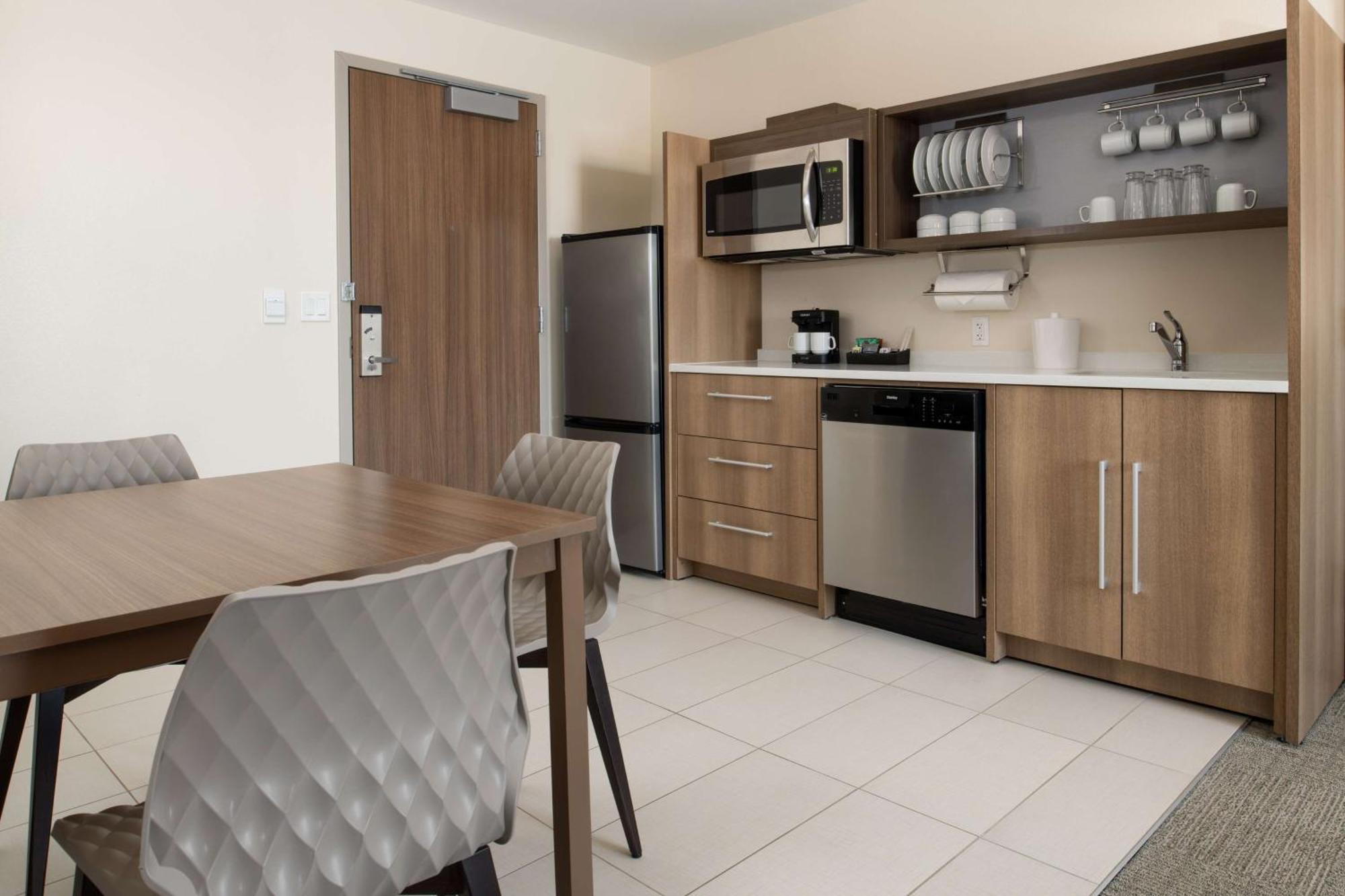One-Bedroom King Suite - Non-Smoking