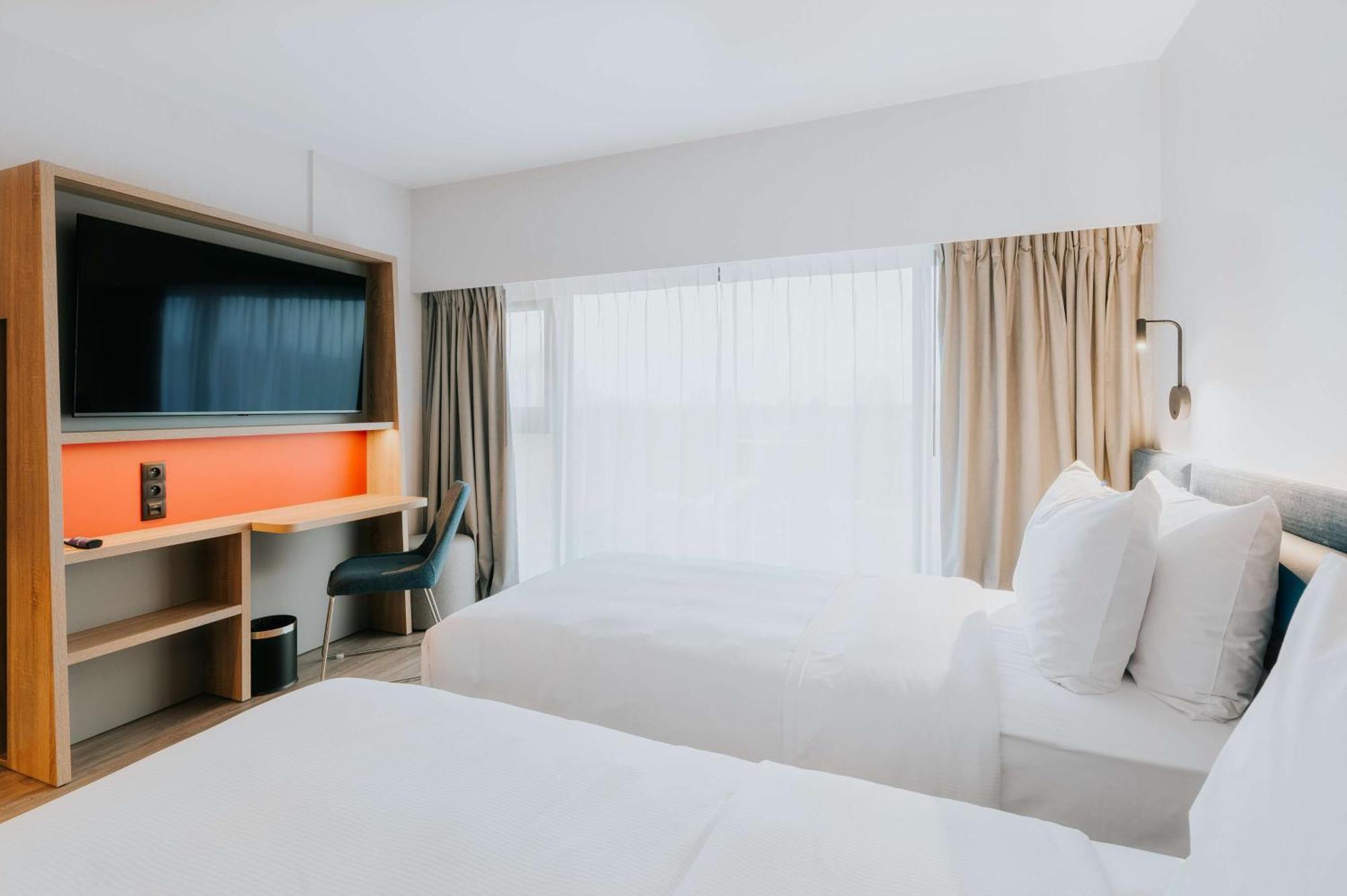 Twin Room,1557083734:JPEG