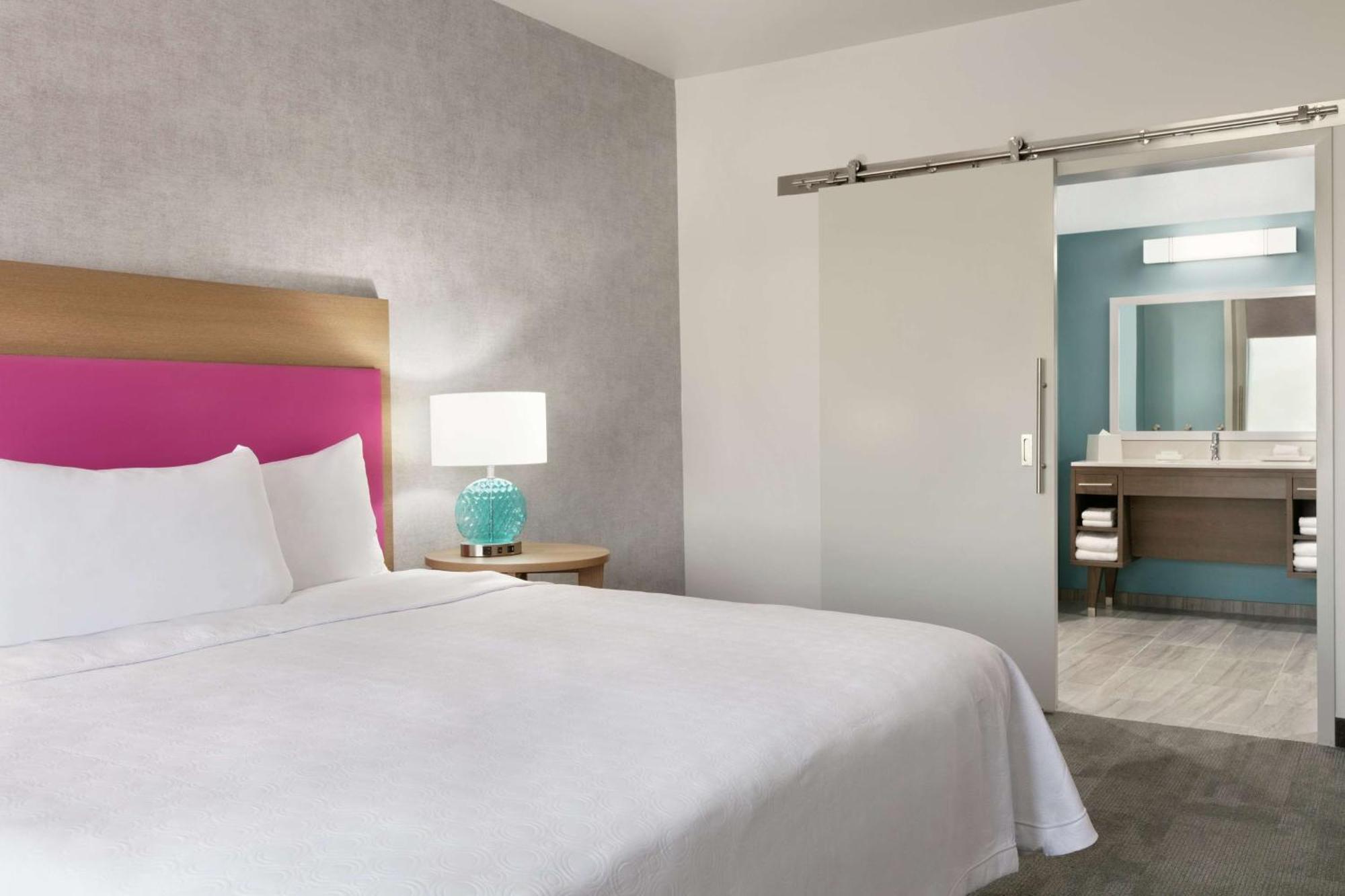 One-Bedroom King Suite - Non-Smoking