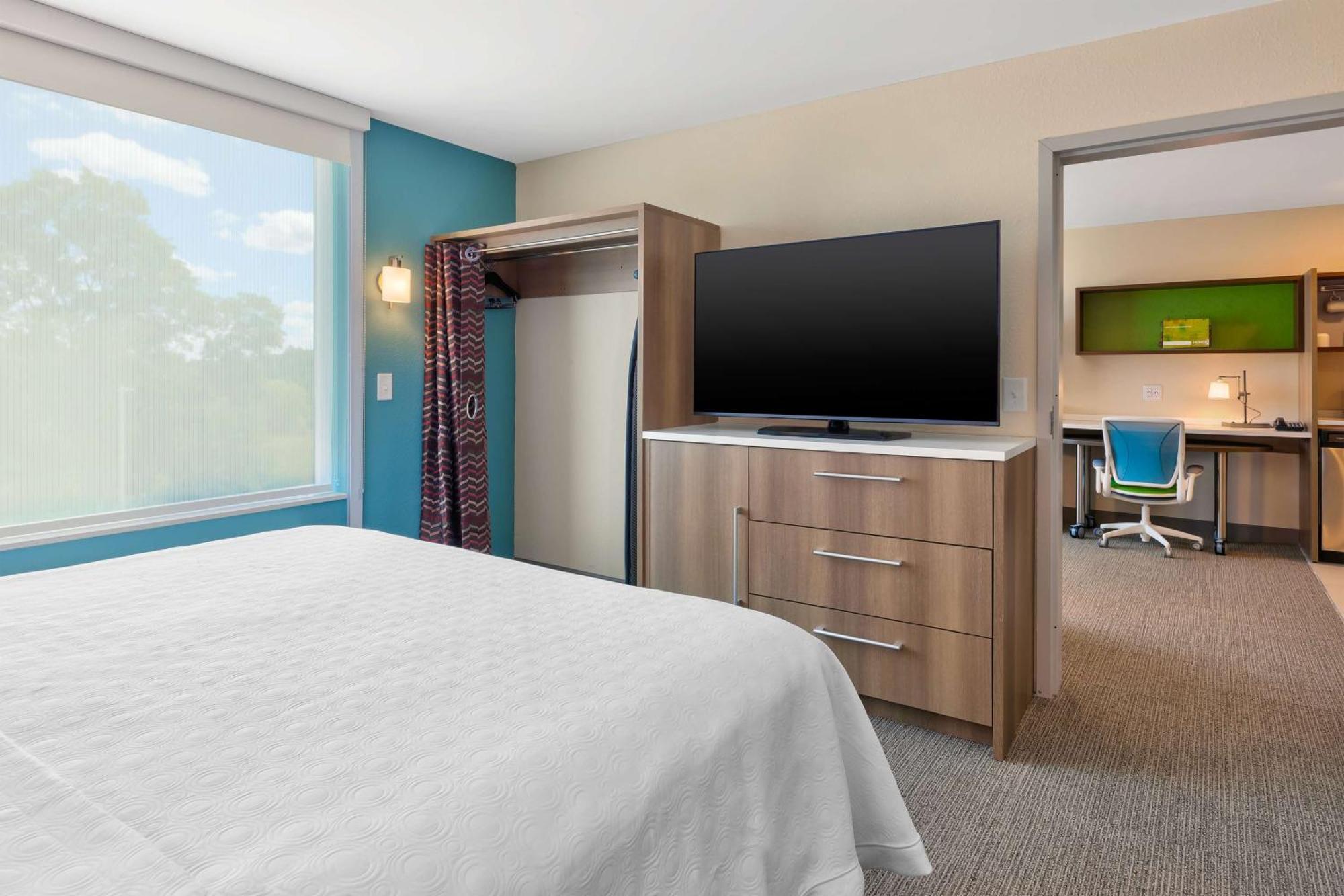 One-Bedroom King Suite - Non-Smoking
